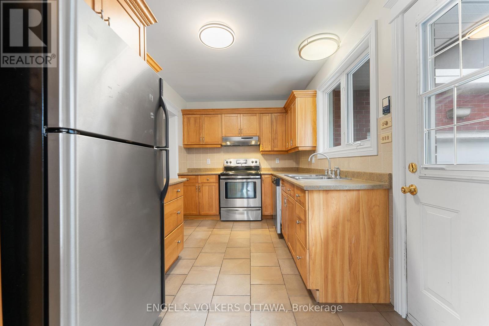 213 Royal Avenue, Ottawa, Ontario  K2A 1T8 - Photo 10 - X12478962
