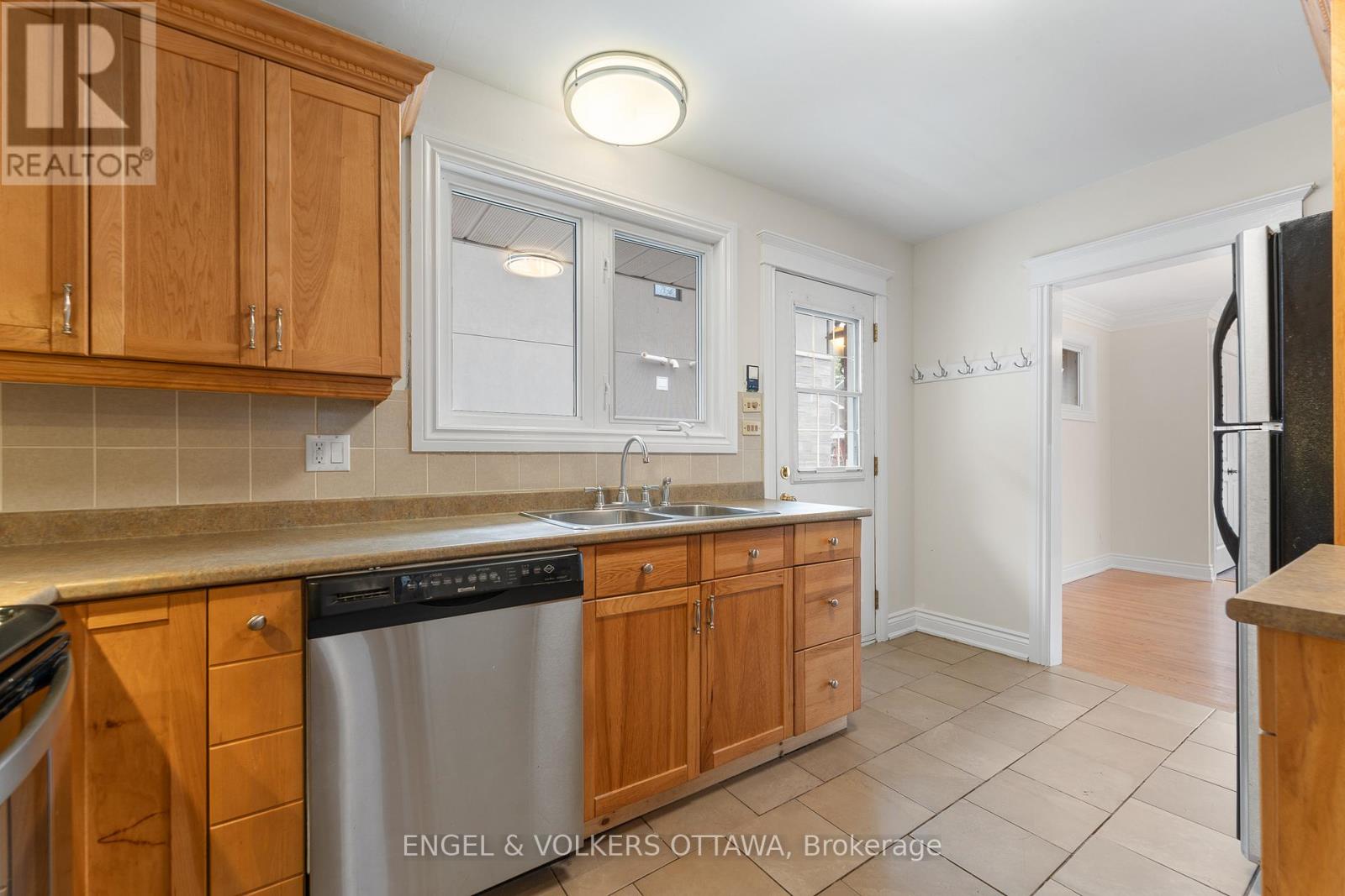 213 Royal Avenue, Ottawa, Ontario  K2A 1T8 - Photo 12 - X12478962