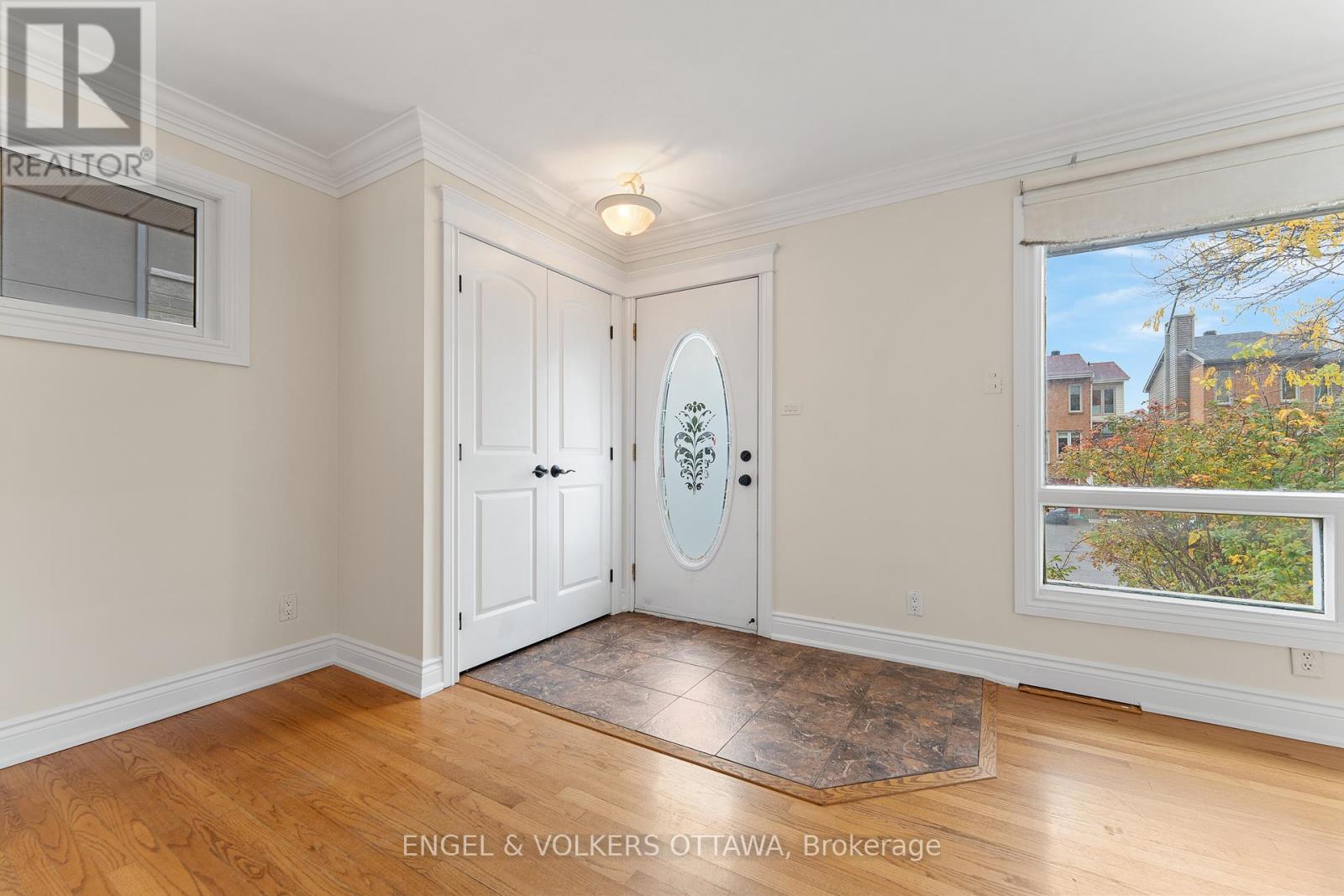 213 Royal Avenue, Ottawa, Ontario  K2A 1T8 - Photo 4 - X12478962