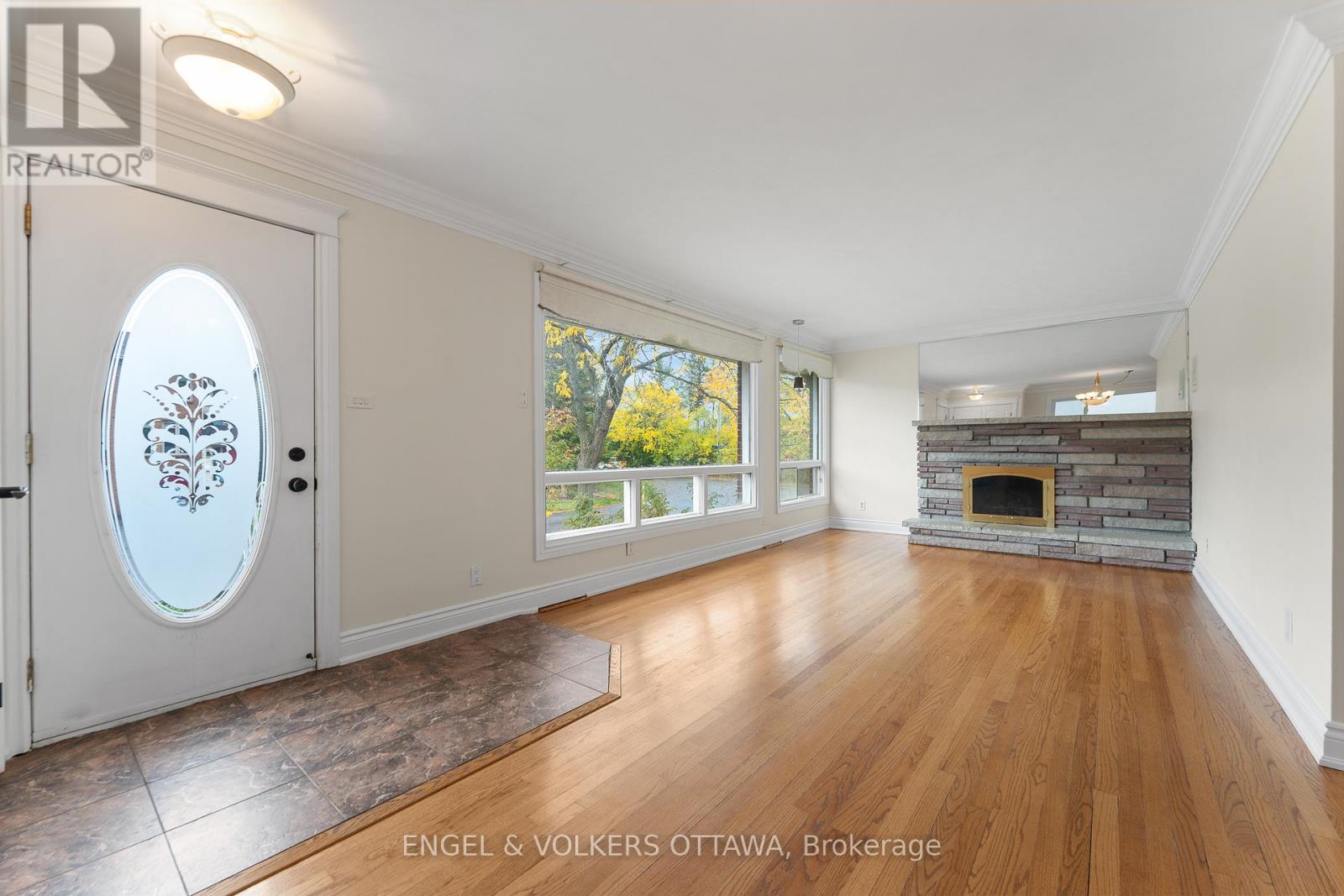 213 Royal Avenue, Ottawa, Ontario  K2A 1T8 - Photo 5 - X12478962