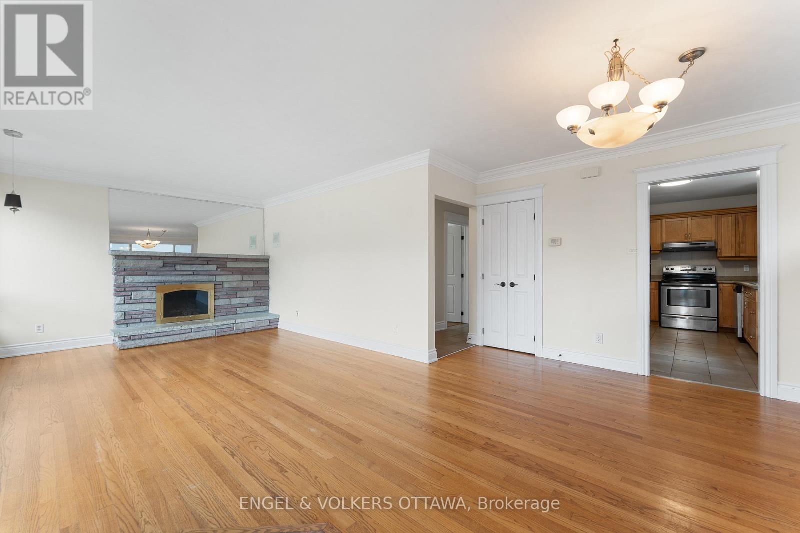 213 Royal Avenue, Ottawa, Ontario  K2A 1T8 - Photo 6 - X12478962