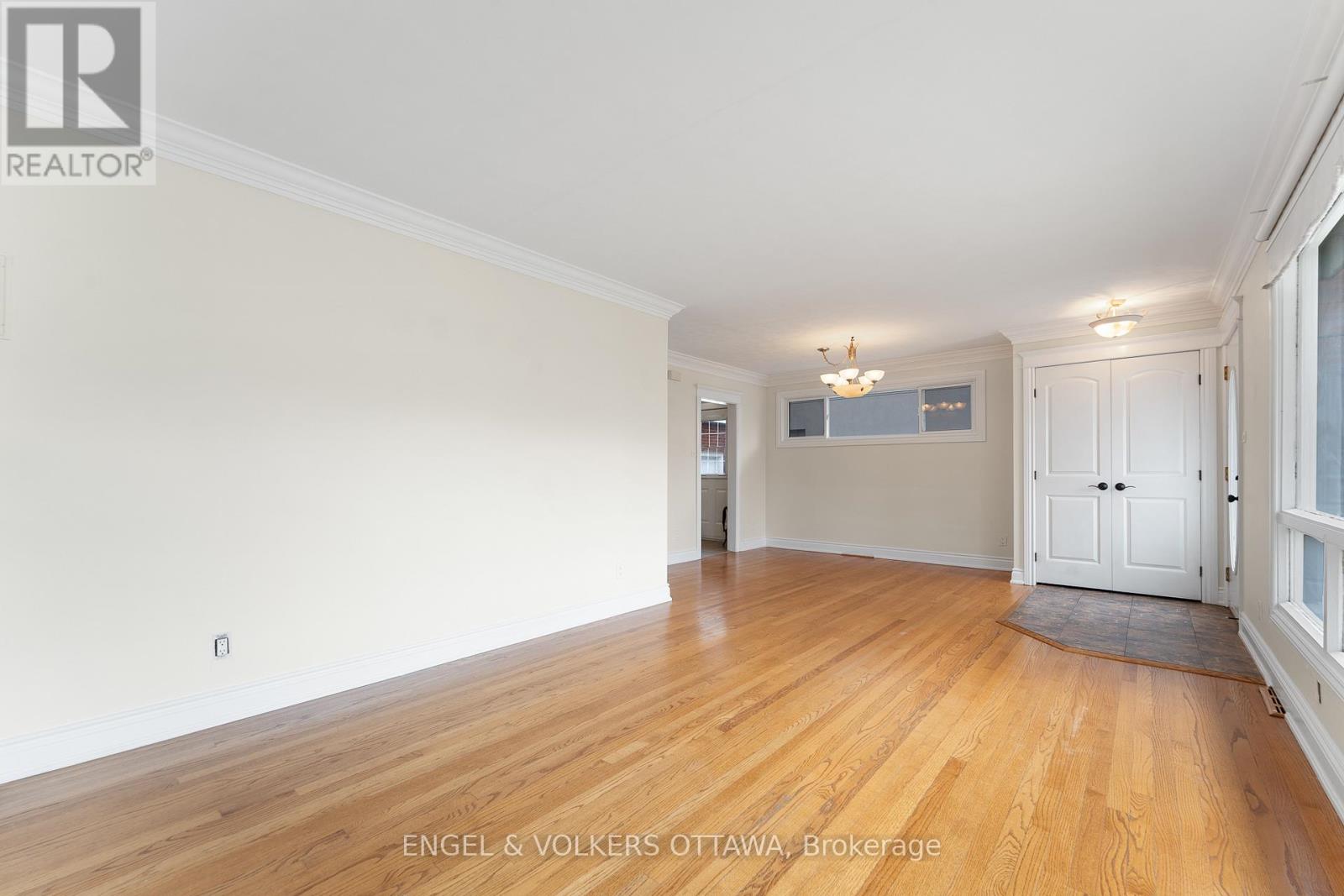 213 Royal Avenue, Ottawa, Ontario  K2A 1T8 - Photo 7 - X12478962