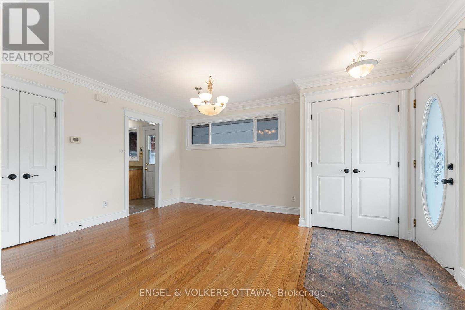 213 Royal Avenue, Ottawa, Ontario  K2A 1T8 - Photo 8 - X12478962