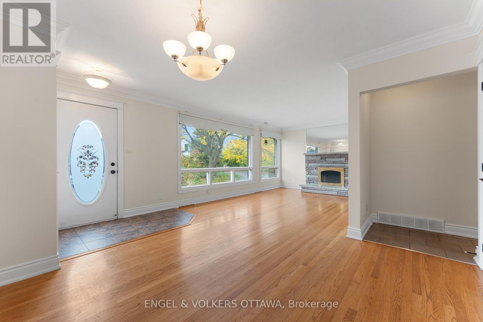 213 Royal Avenue, Ottawa, Ontario  K2A 1T8 - Photo 9 - X12478962