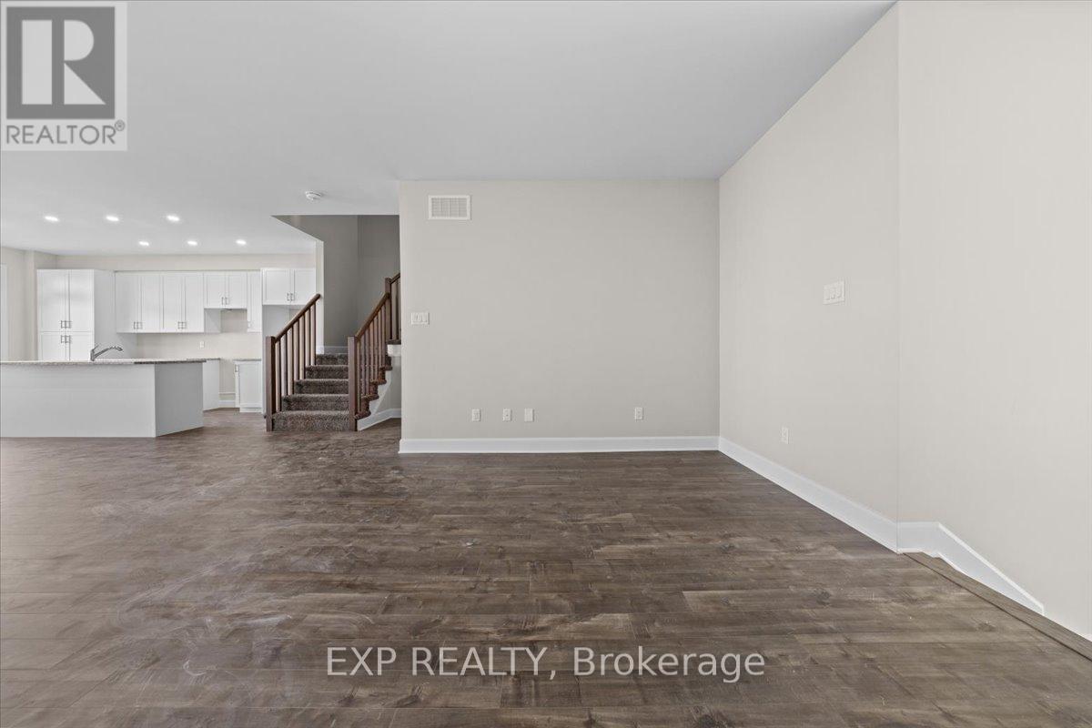 70 Eastwood Drive, Carleton Place, Ontario  K7C 0C4 - Photo 7 - X12478974