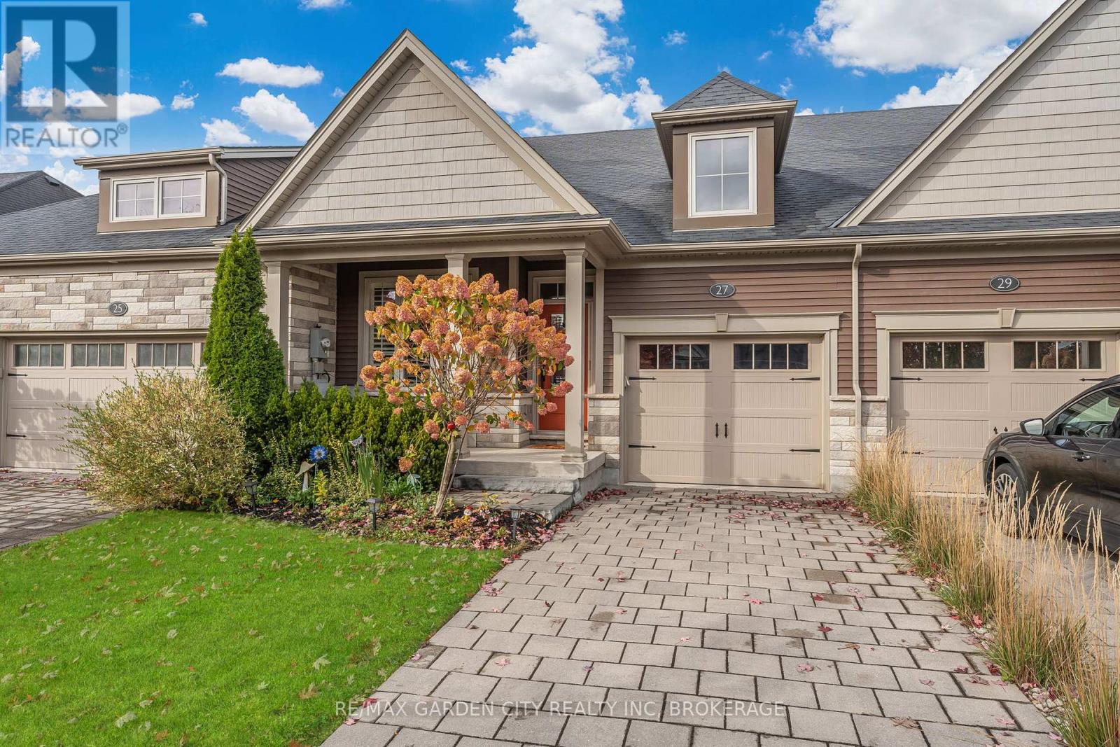 27 Andrew Lane, Thorold, Ontario  L2V 0E3 - Photo 2 - X12478942