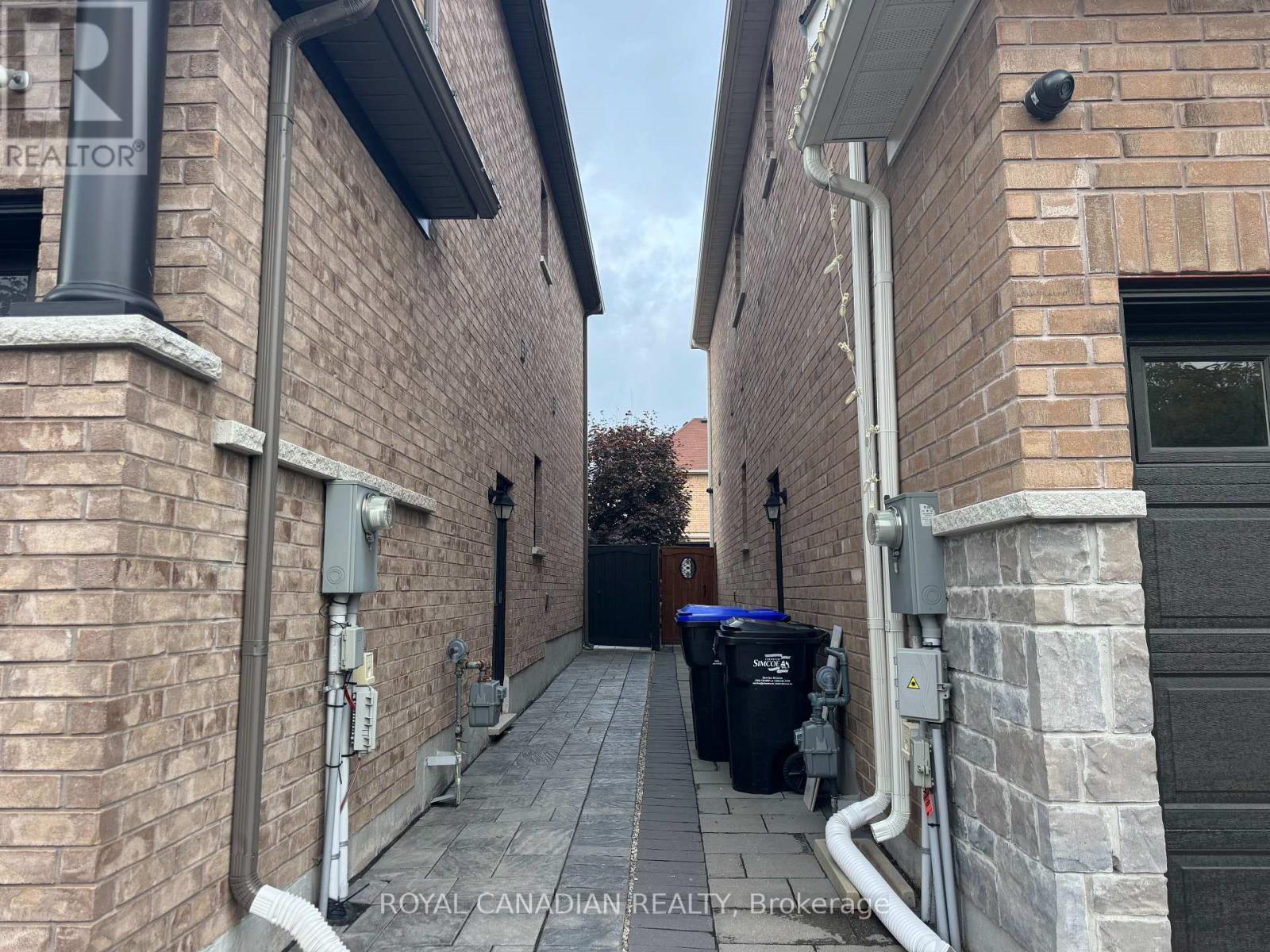 Bsmt - 25 Kidd Street, Bradford West Gwillimbury, Ontario  L3Z 0G7 - Photo 2 - N12478852