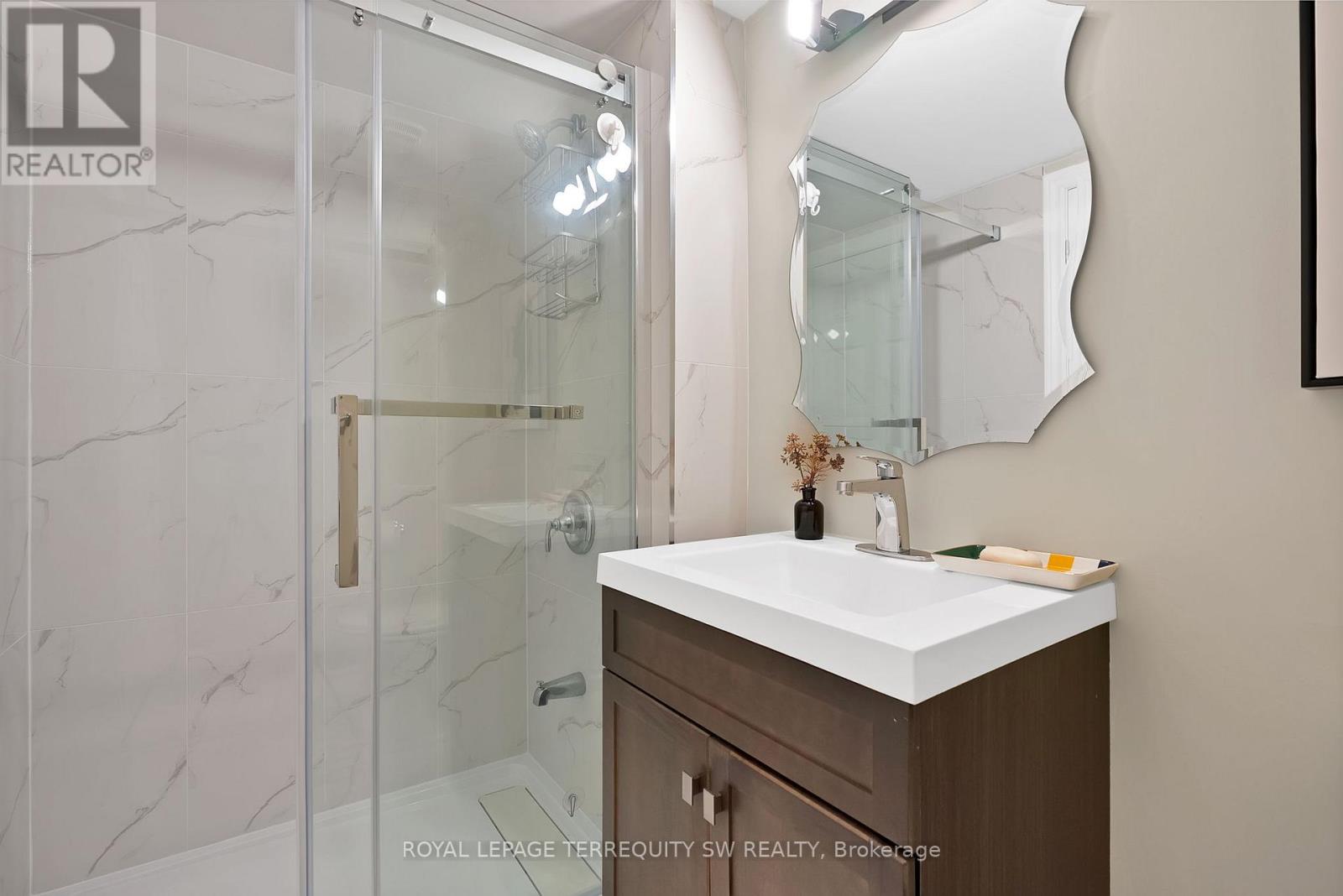 172 Spring Road, Georgina, Ontario  L4P 2K6 - Photo 26 - N12478874