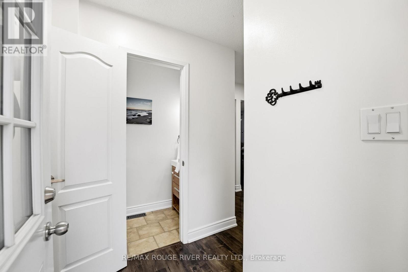 244 Northminster Court, Oshawa, Ontario  L1G 7M6 - Photo 3 - E12478953