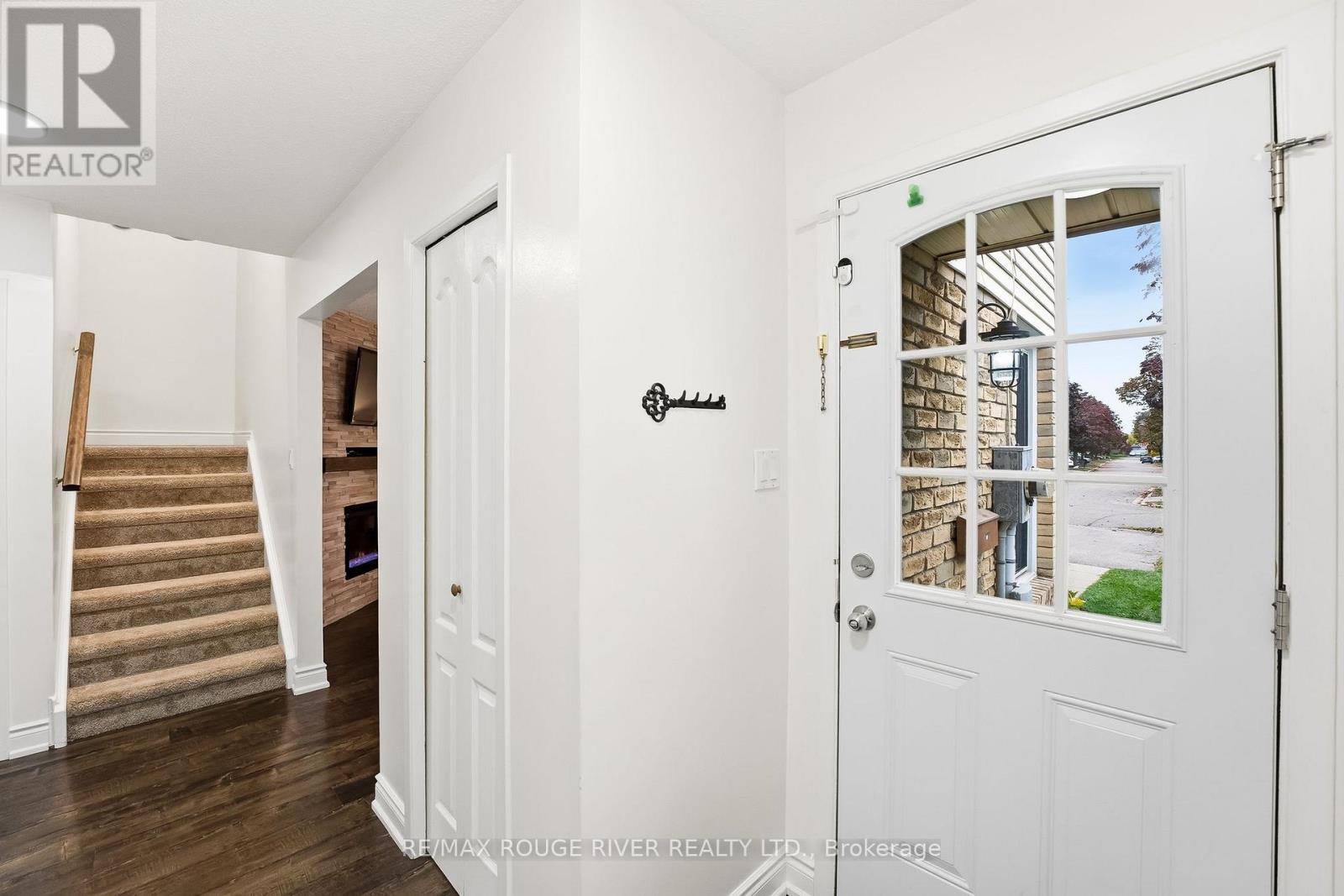 244 Northminster Court, Oshawa, Ontario  L1G 7M6 - Photo 4 - E12478953