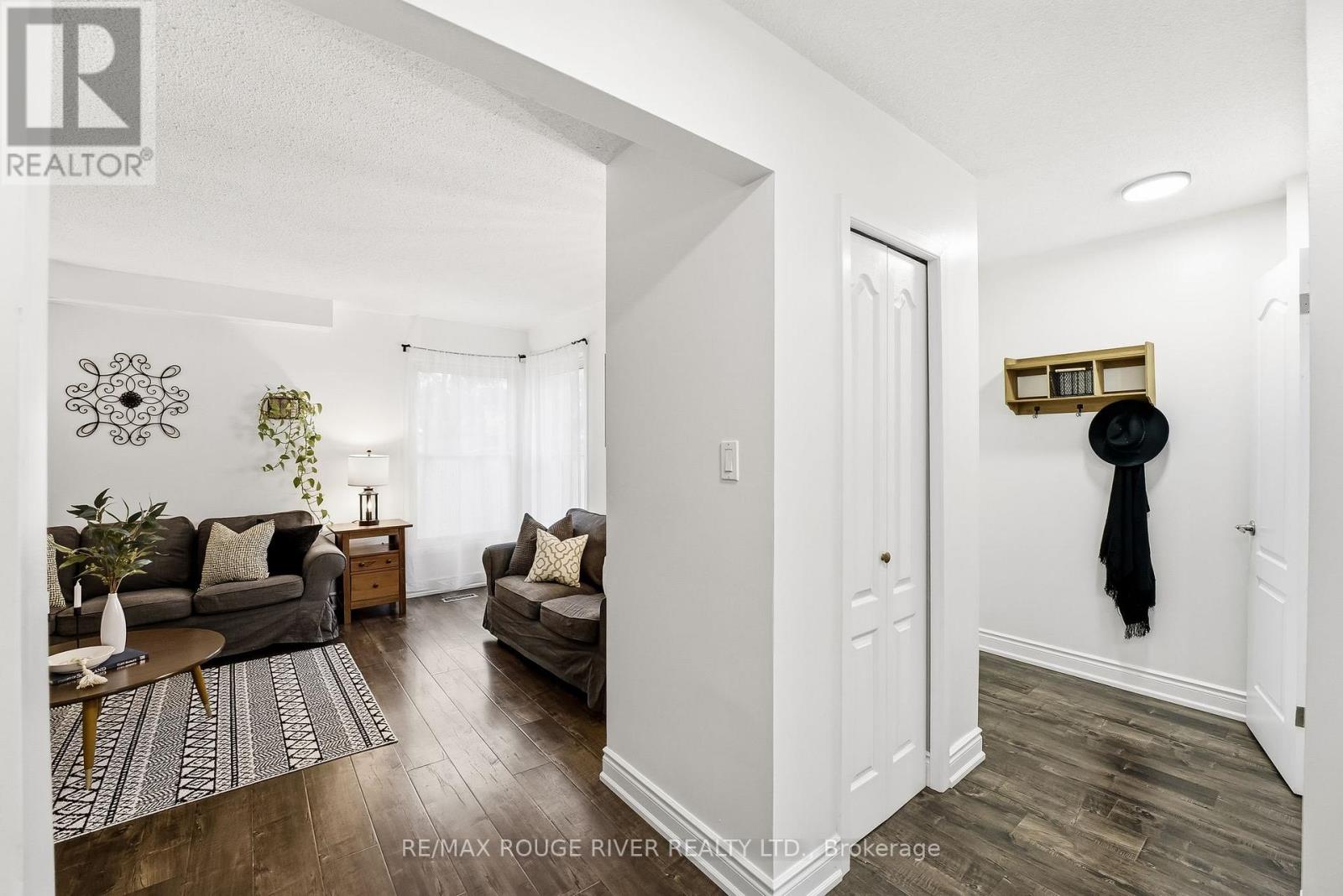 244 Northminster Court, Oshawa, Ontario  L1G 7M6 - Photo 5 - E12478953