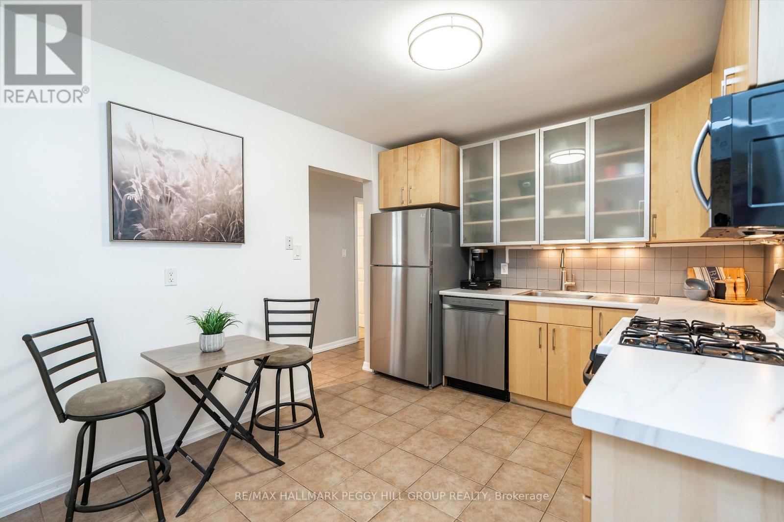 6 Walker Avenue, Orillia, Ontario  L3V 6G7 - Photo 4 - S12478888