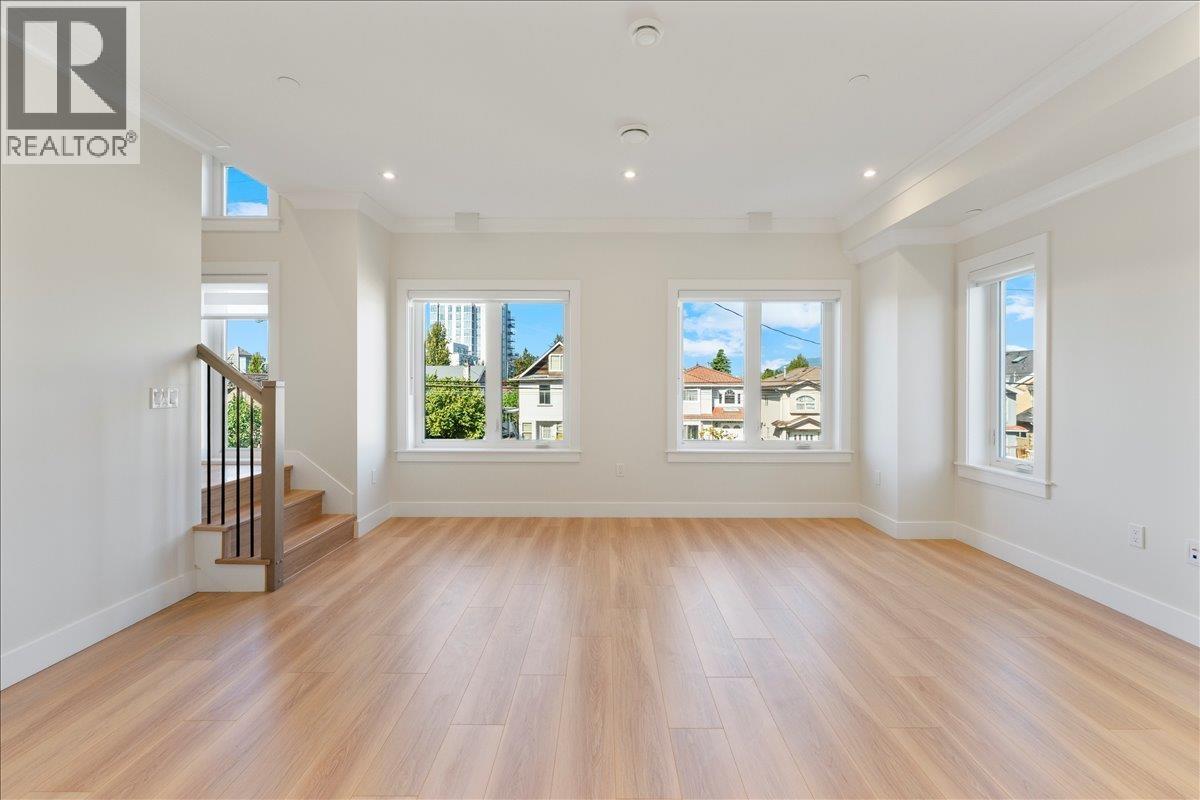 4856 Slocan Street, Vancouver, British Columbia  V5R 2A3 - Photo 4 - R3061335