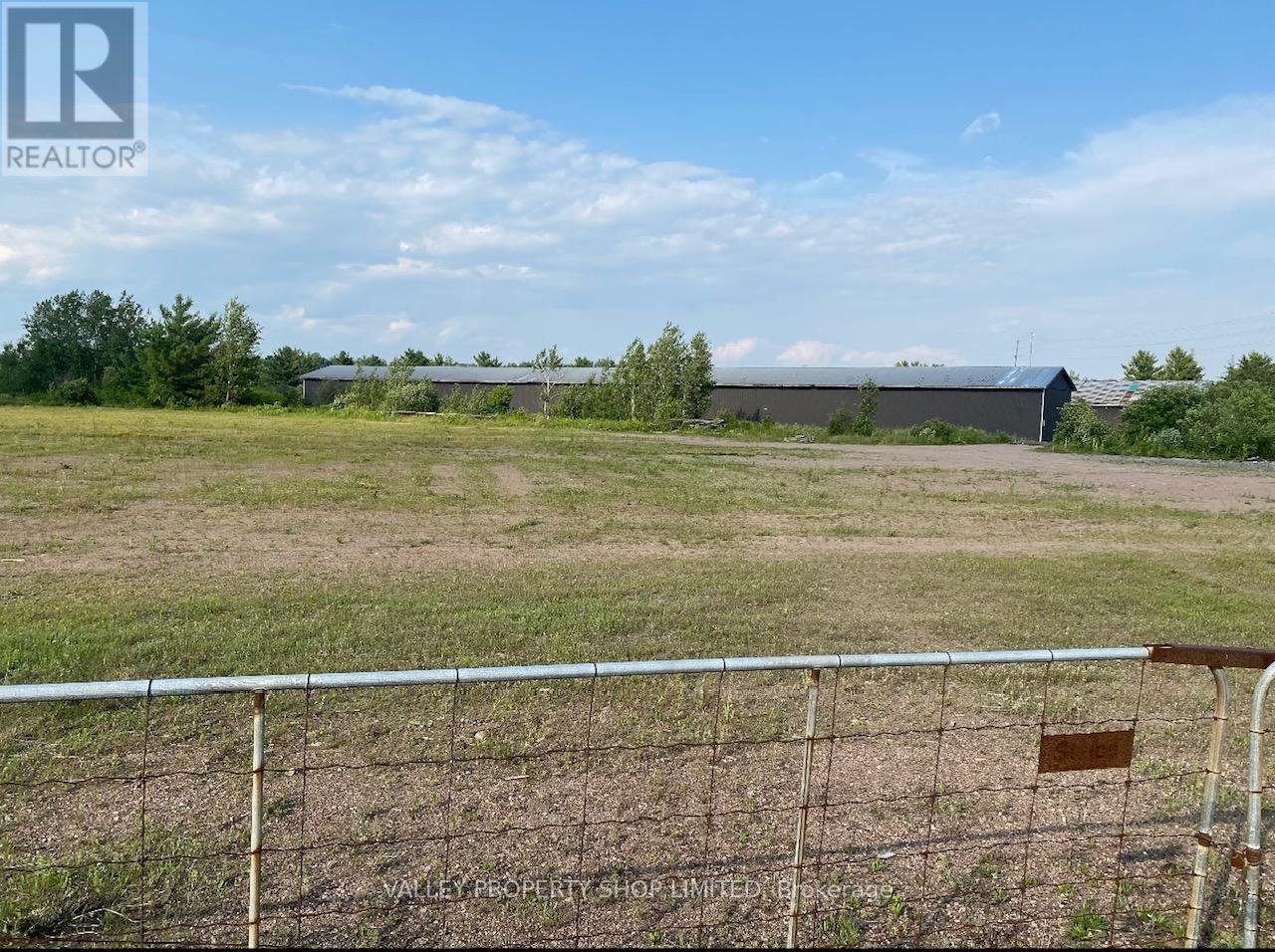 299 Boundary Road, Pembroke, Ontario  K8A 6W5 - Photo 3 - X12479019