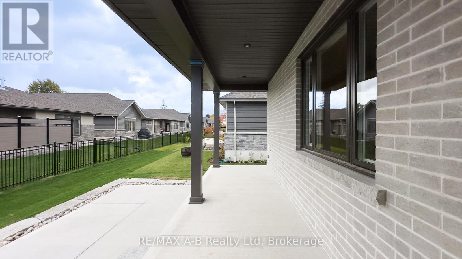 21 Nelson Street, West Perth (Mitchell), Ontario  N0K 1N0 - Photo 39 - X12419298