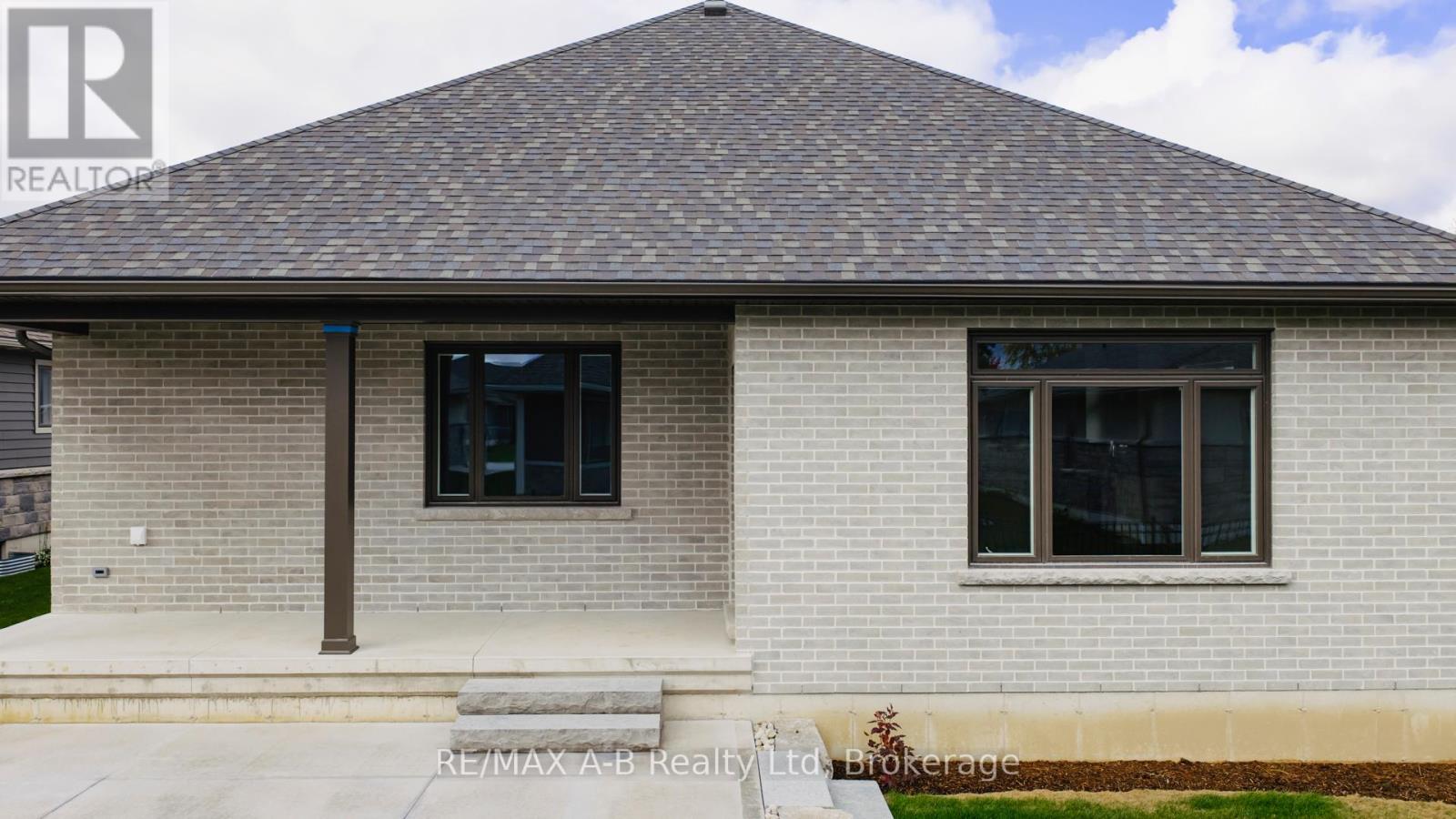 21 Nelson Street, West Perth (Mitchell), Ontario  N0K 1N0 - Photo 40 - X12419298
