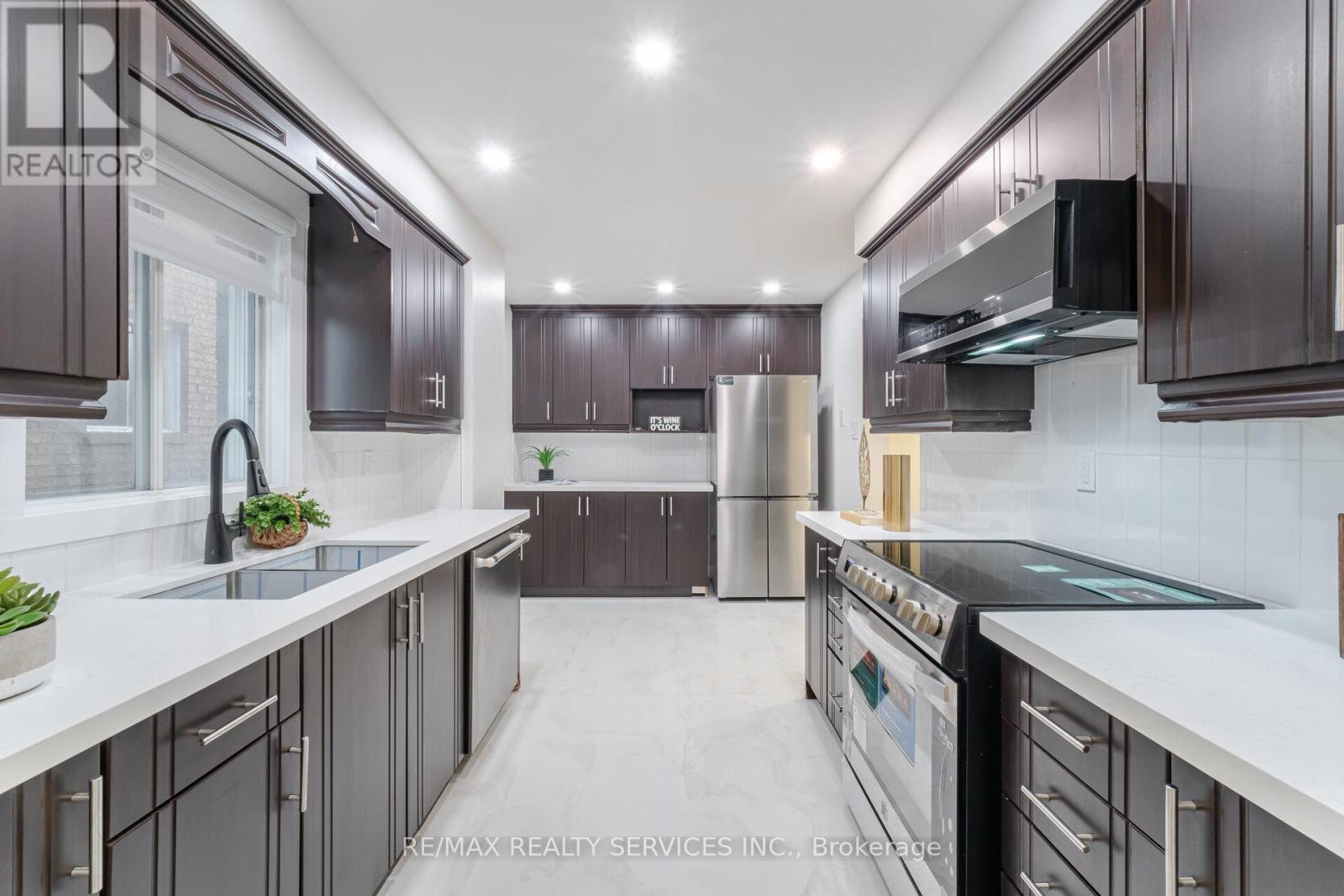 96 Toba Crescent, Brampton, Ontario  L6Z 4R8 - Photo 14 - W12478843