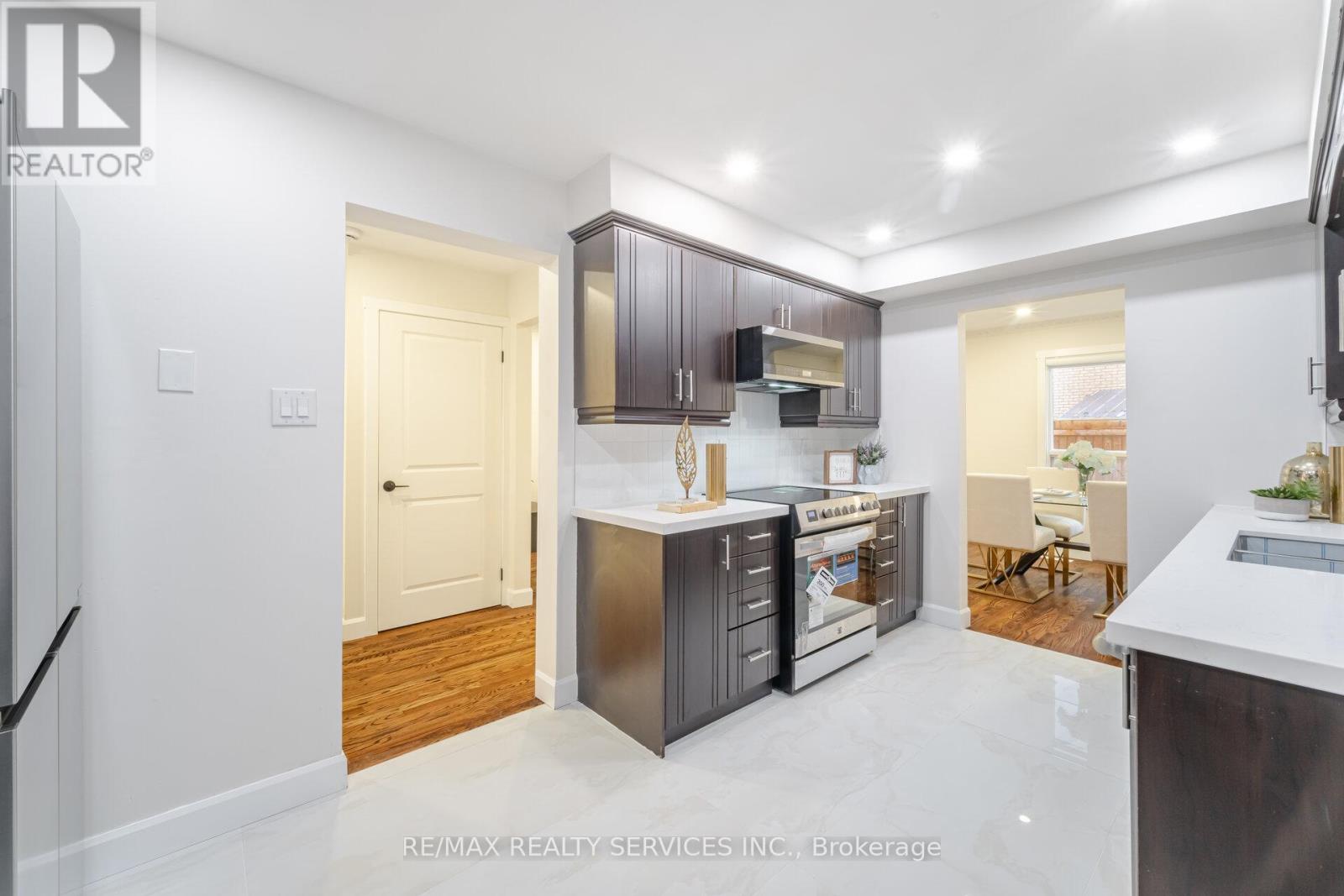 96 Toba Crescent, Brampton, Ontario  L6Z 4R8 - Photo 17 - W12478843