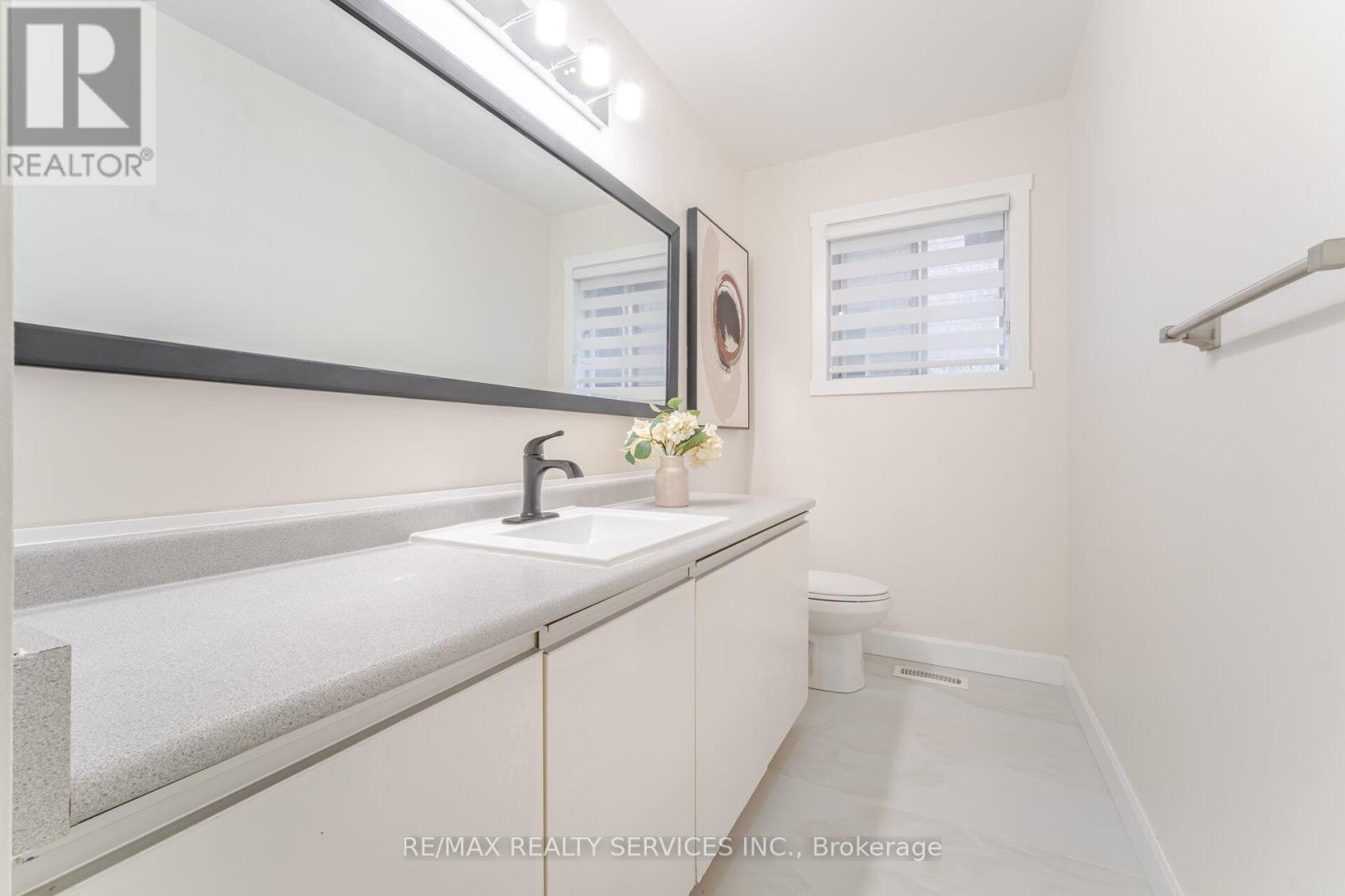 96 Toba Crescent, Brampton, Ontario  L6Z 4R8 - Photo 19 - W12478843