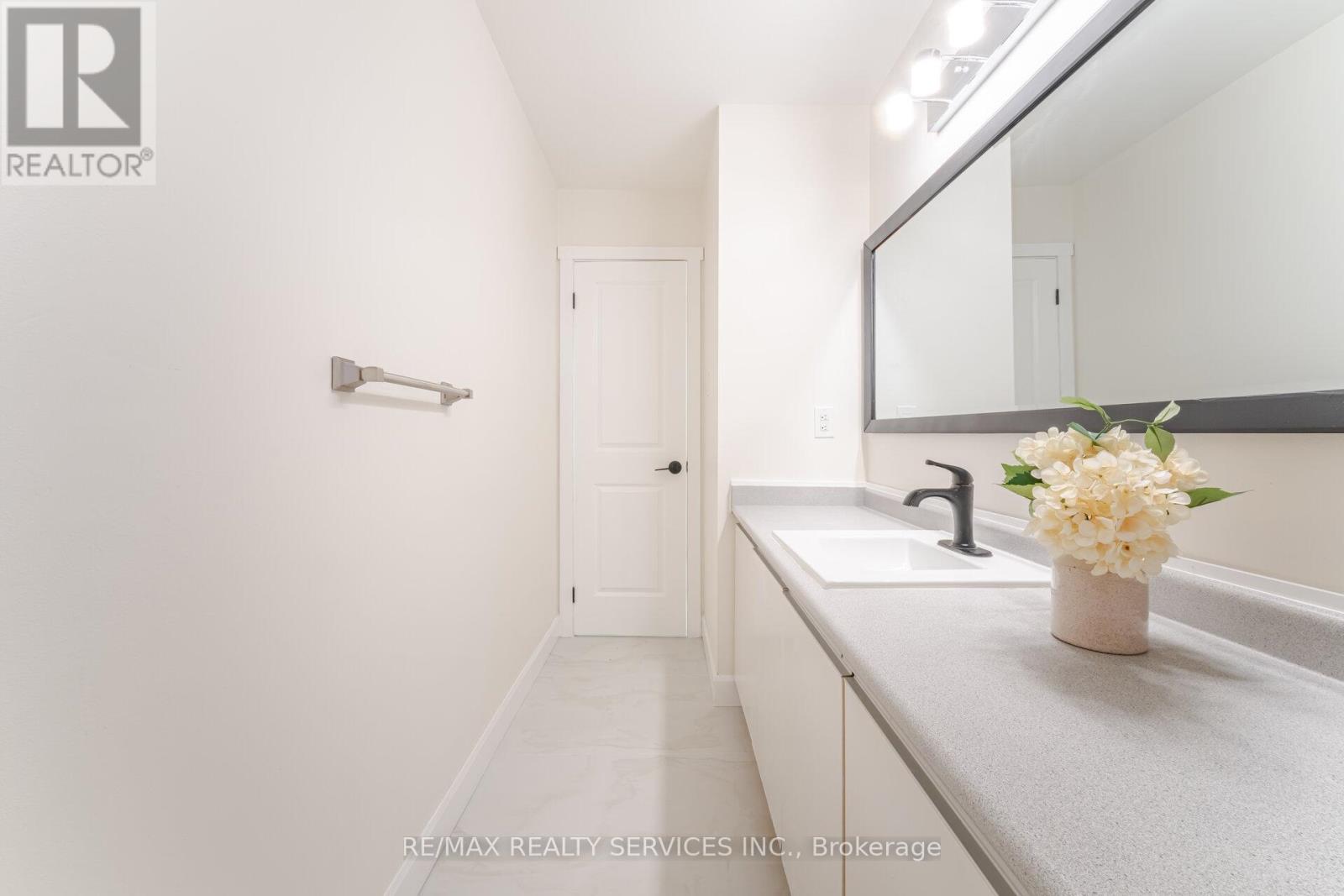 96 Toba Crescent, Brampton, Ontario  L6Z 4R8 - Photo 20 - W12478843