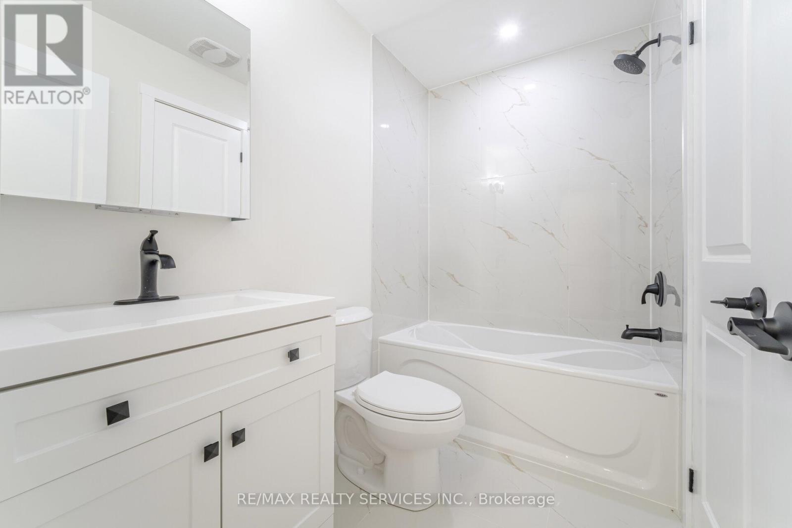 96 Toba Crescent, Brampton, Ontario  L6Z 4R8 - Photo 29 - W12478843