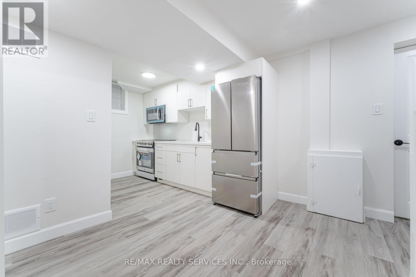 96 Toba Crescent, Brampton, Ontario  L6Z 4R8 - Photo 36 - W12478843