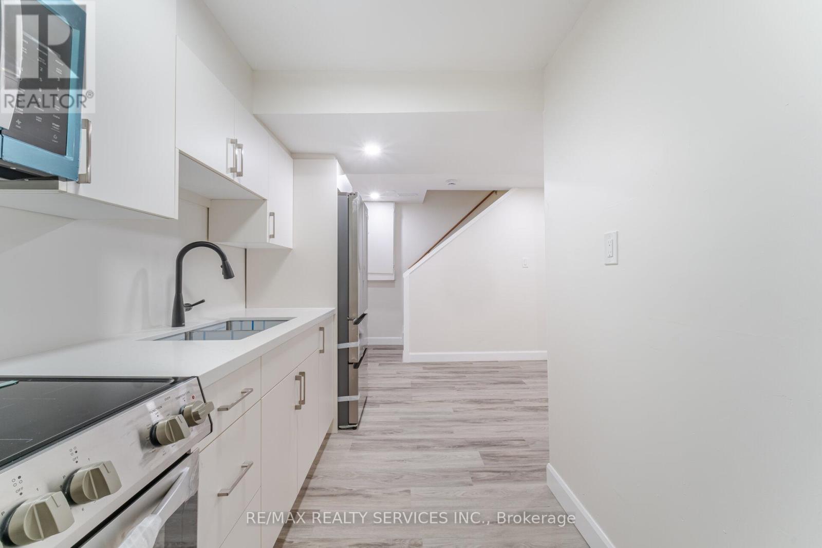 96 Toba Crescent, Brampton, Ontario  L6Z 4R8 - Photo 39 - W12478843