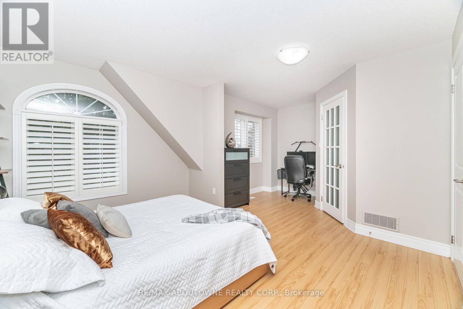 1 - 540 Guelph Line, Burlington, Ontario  L7R 3M4 - Photo 17 - W12478876