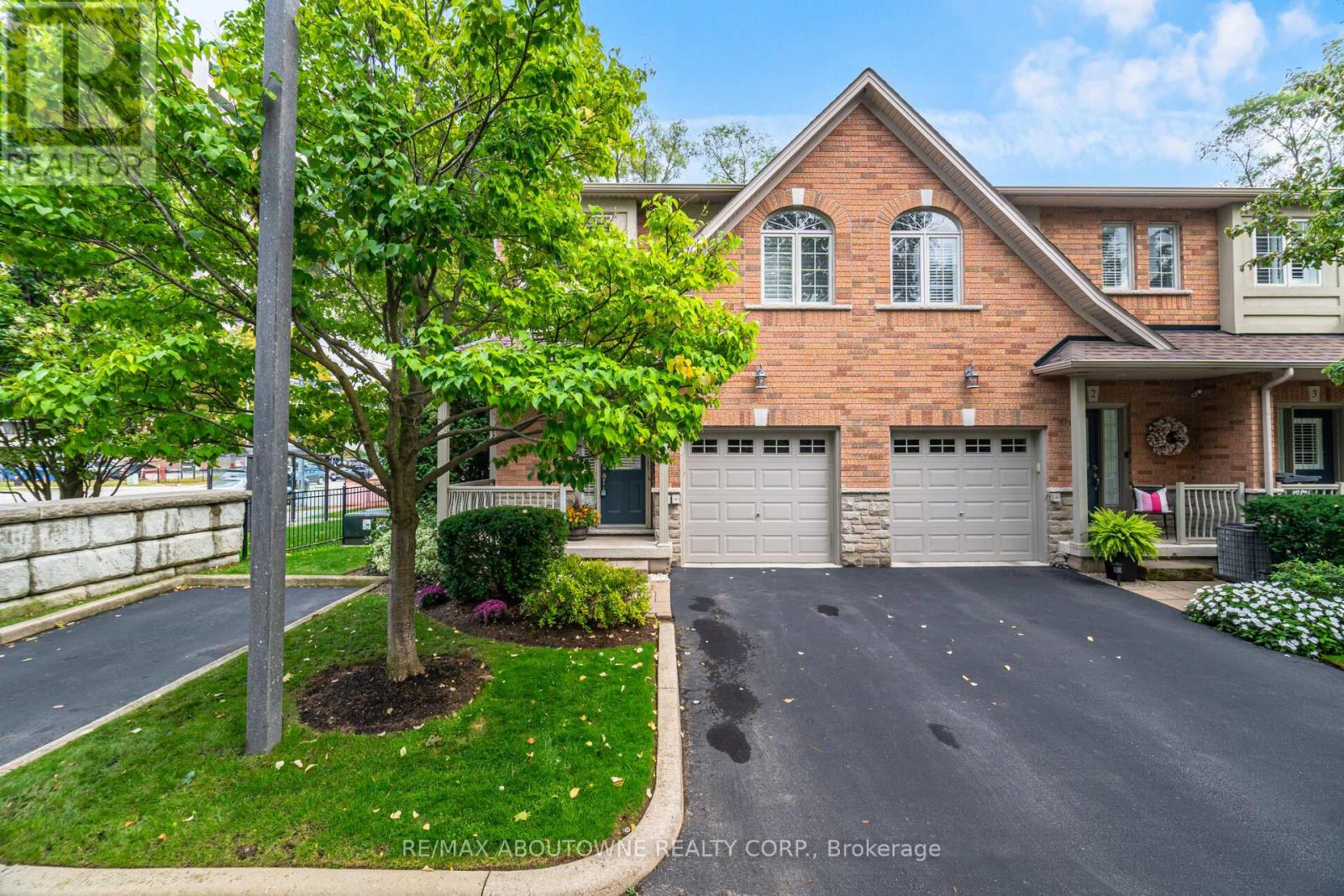 1 - 540 Guelph Line, Burlington, Ontario  L7R 3M4 - Photo 2 - W12478876