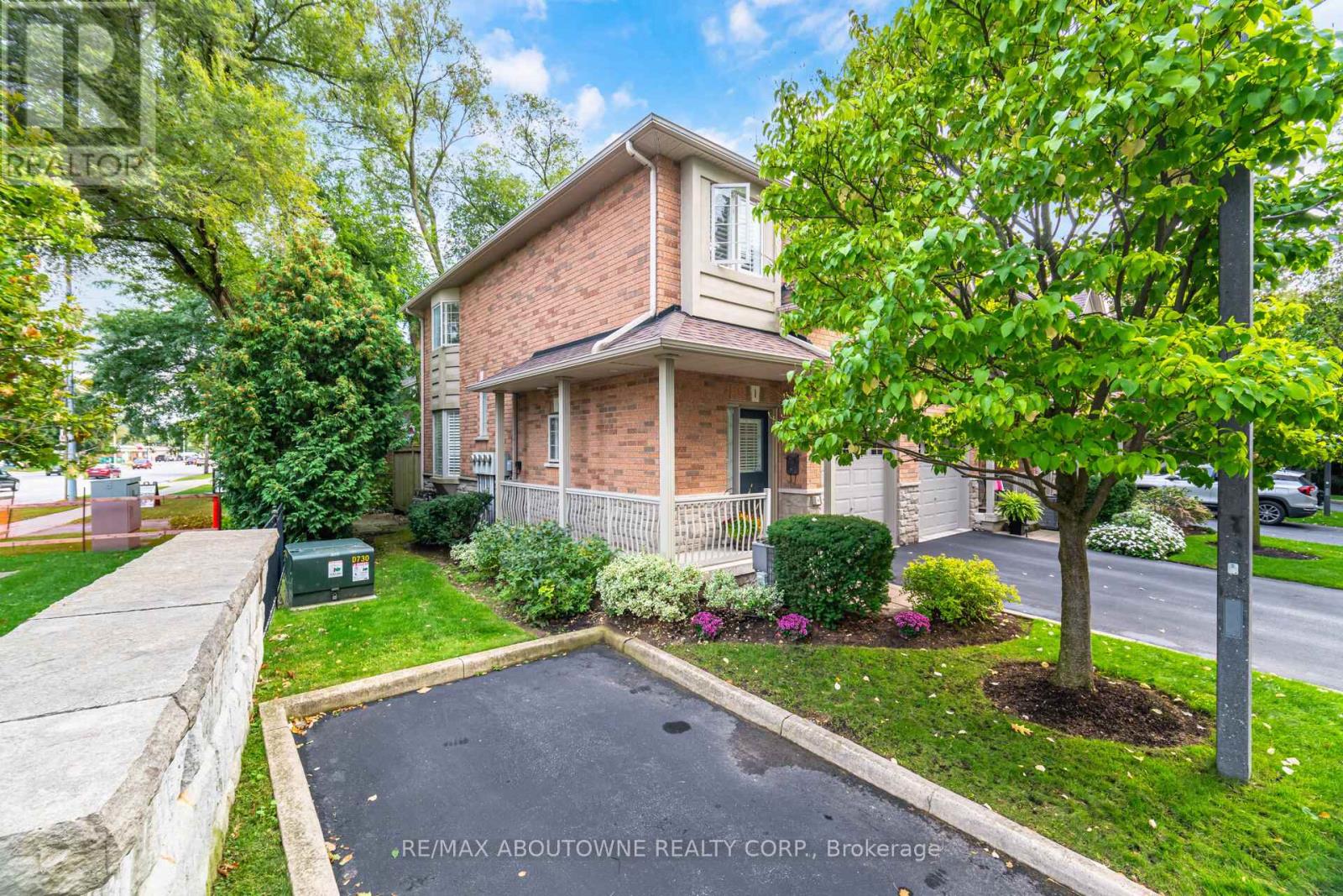 1 - 540 Guelph Line, Burlington, Ontario  L7R 3M4 - Photo 3 - W12478876