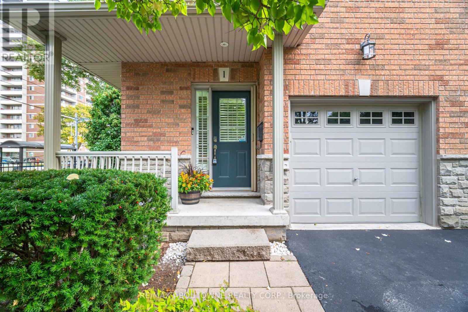 1 - 540 Guelph Line, Burlington, Ontario  L7R 3M4 - Photo 4 - W12478876