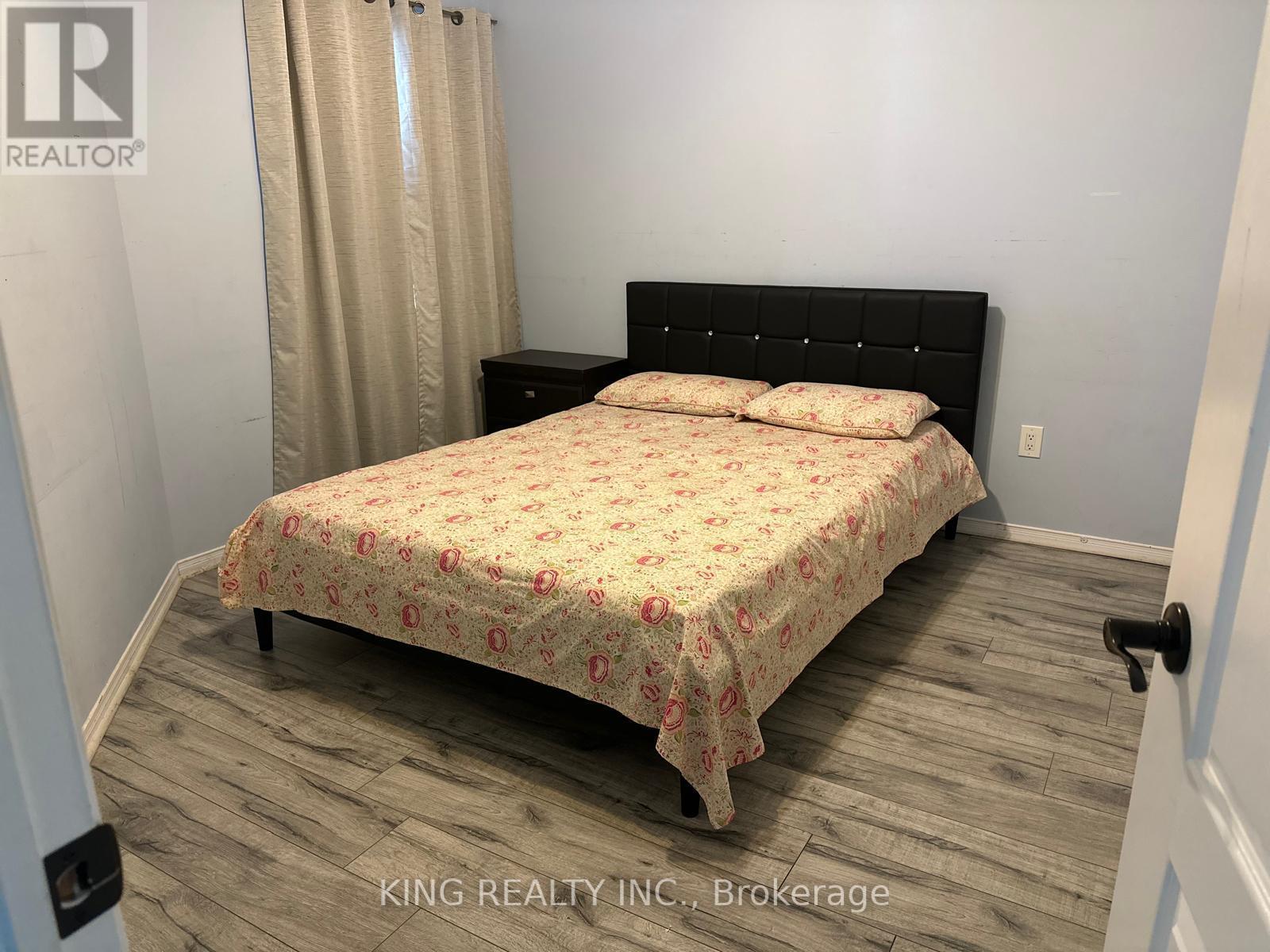 36 Creekwood Drive, Brampton, Ontario  L7A 1J3 - Photo 13 - W12478889