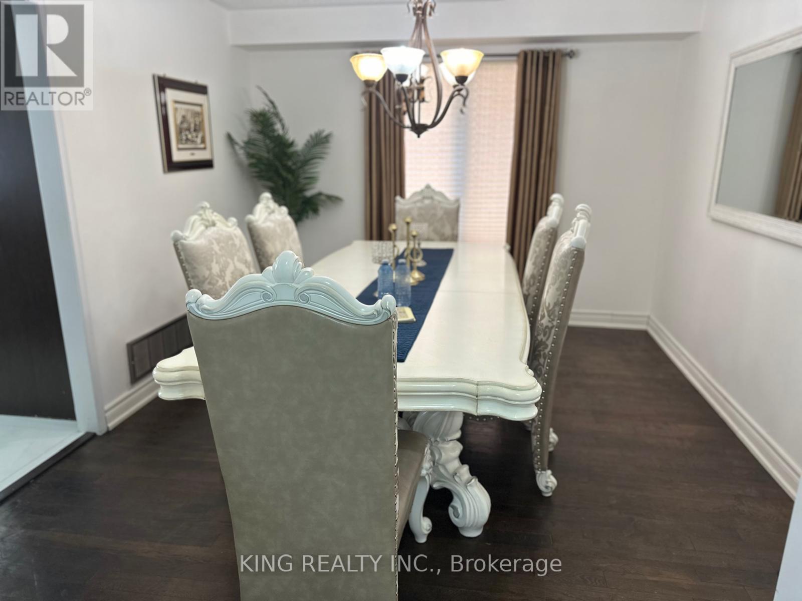 36 Creekwood Drive, Brampton, Ontario  L7A 1J3 - Photo 8 - W12478889
