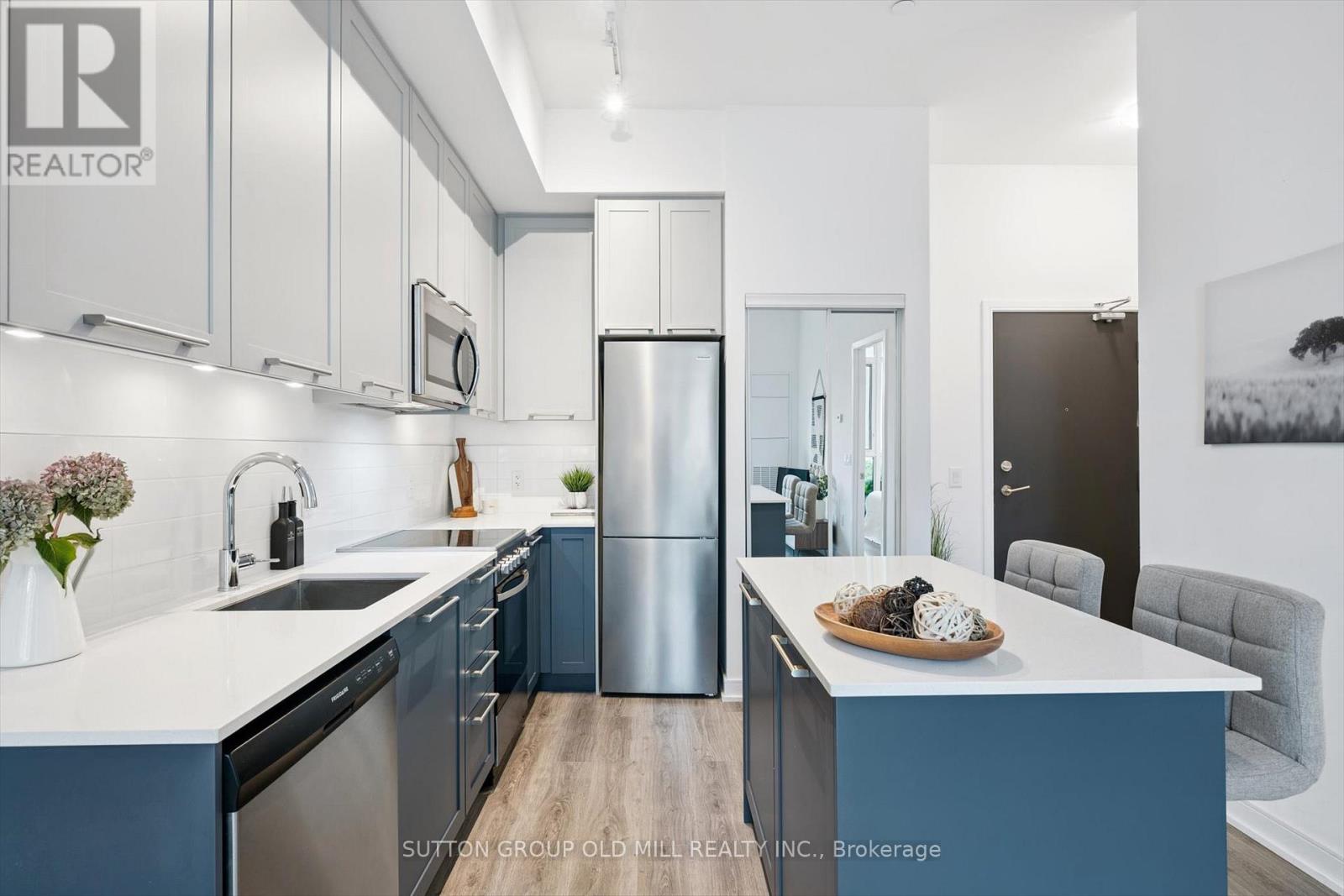 101 - 25 Neighbourhood Lane, Toronto, Ontario  M6P 1Z9 - Photo 11 - W12478900