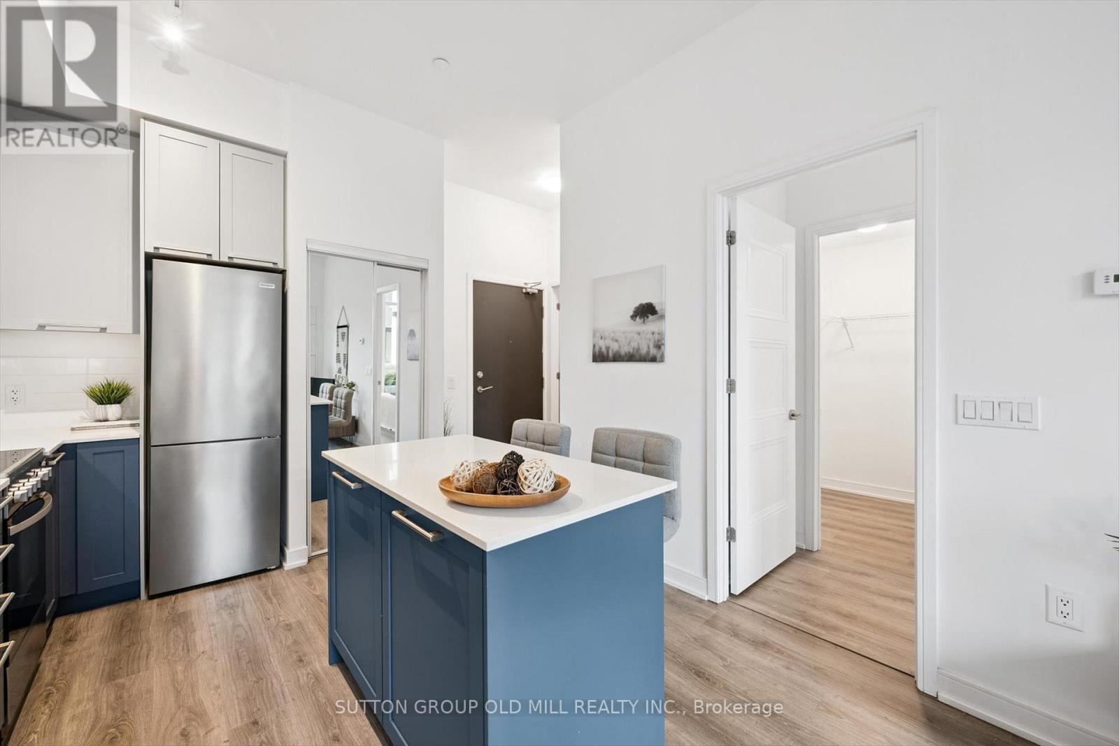 101 - 25 Neighbourhood Lane, Toronto, Ontario  M6P 1Z9 - Photo 12 - W12478900