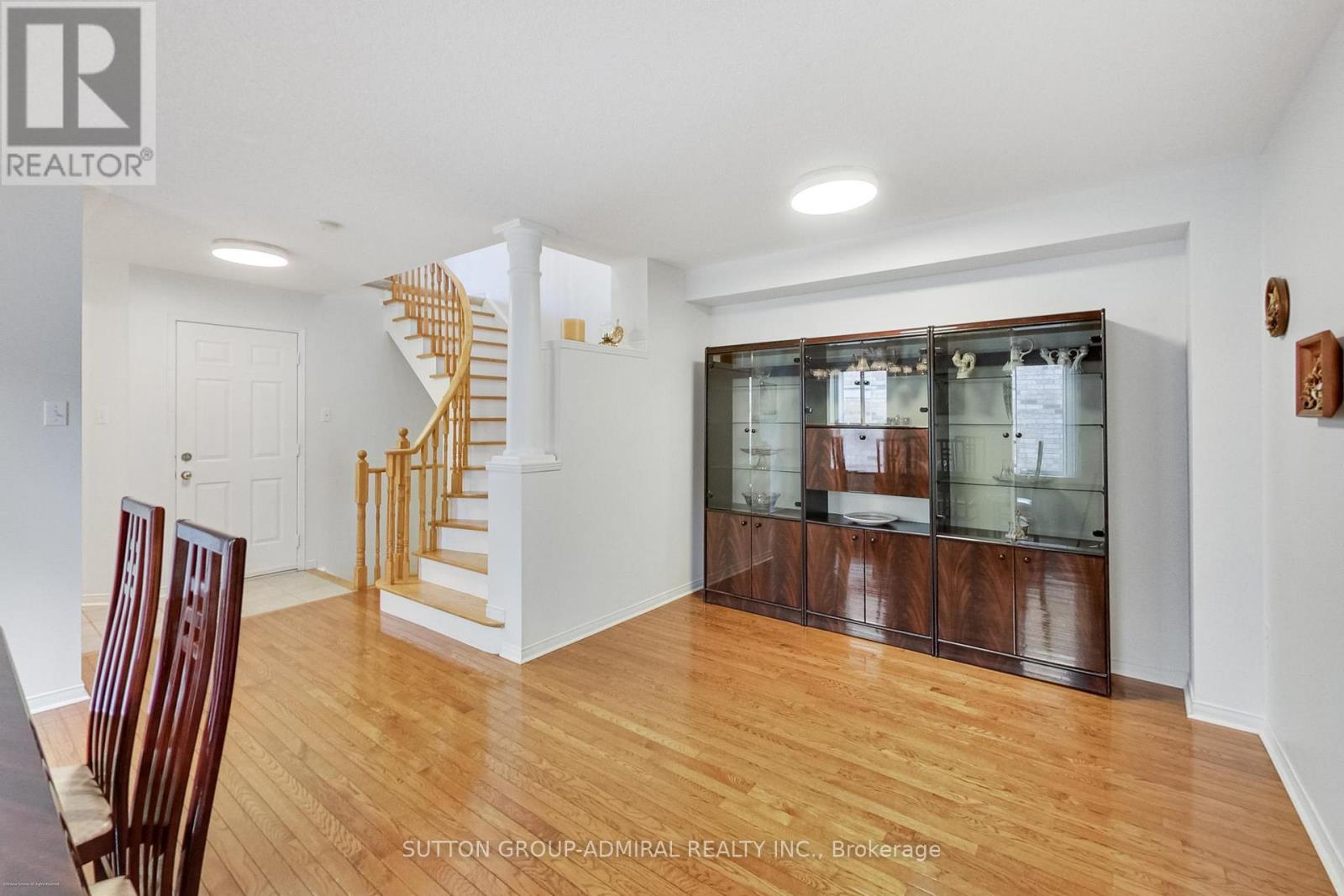 429 Stonetree Court, Mississauga, Ontario  L5H 4H3 - Photo 10 - W12478912