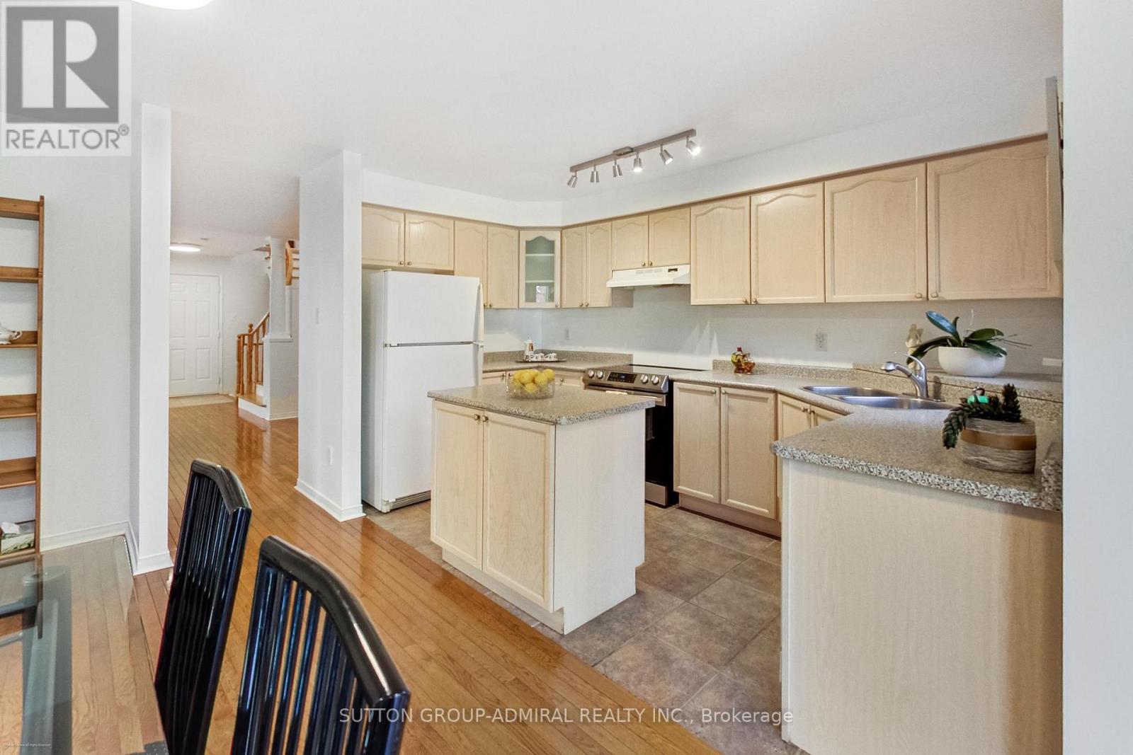 429 Stonetree Court, Mississauga, Ontario  L5H 4H3 - Photo 17 - W12478912