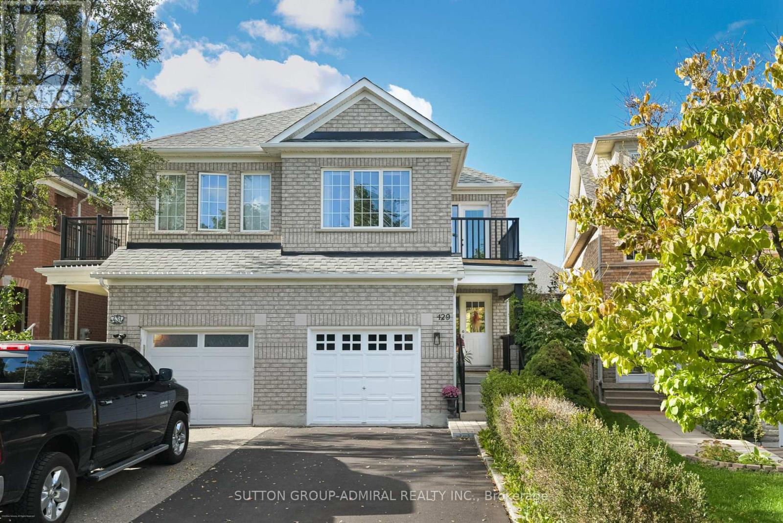 429 Stonetree Court, Mississauga, Ontario  L5H 4H3 - Photo 2 - W12478912