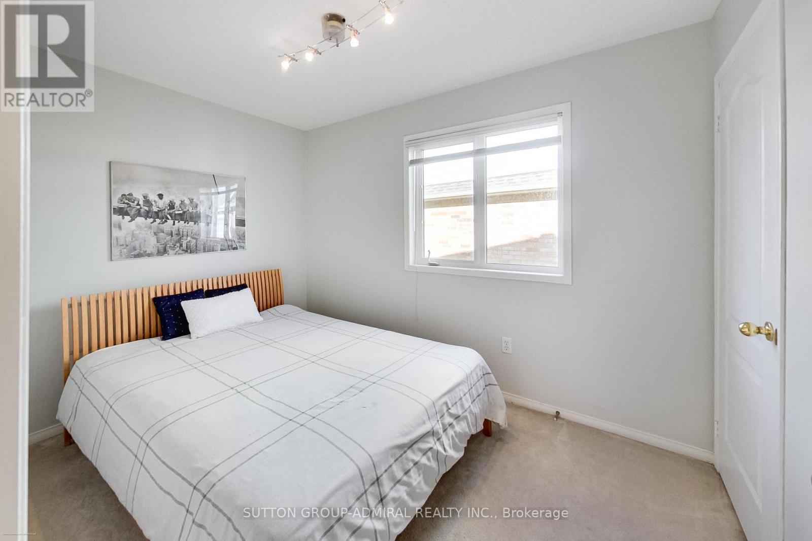 429 Stonetree Court, Mississauga, Ontario  L5H 4H3 - Photo 25 - W12478912