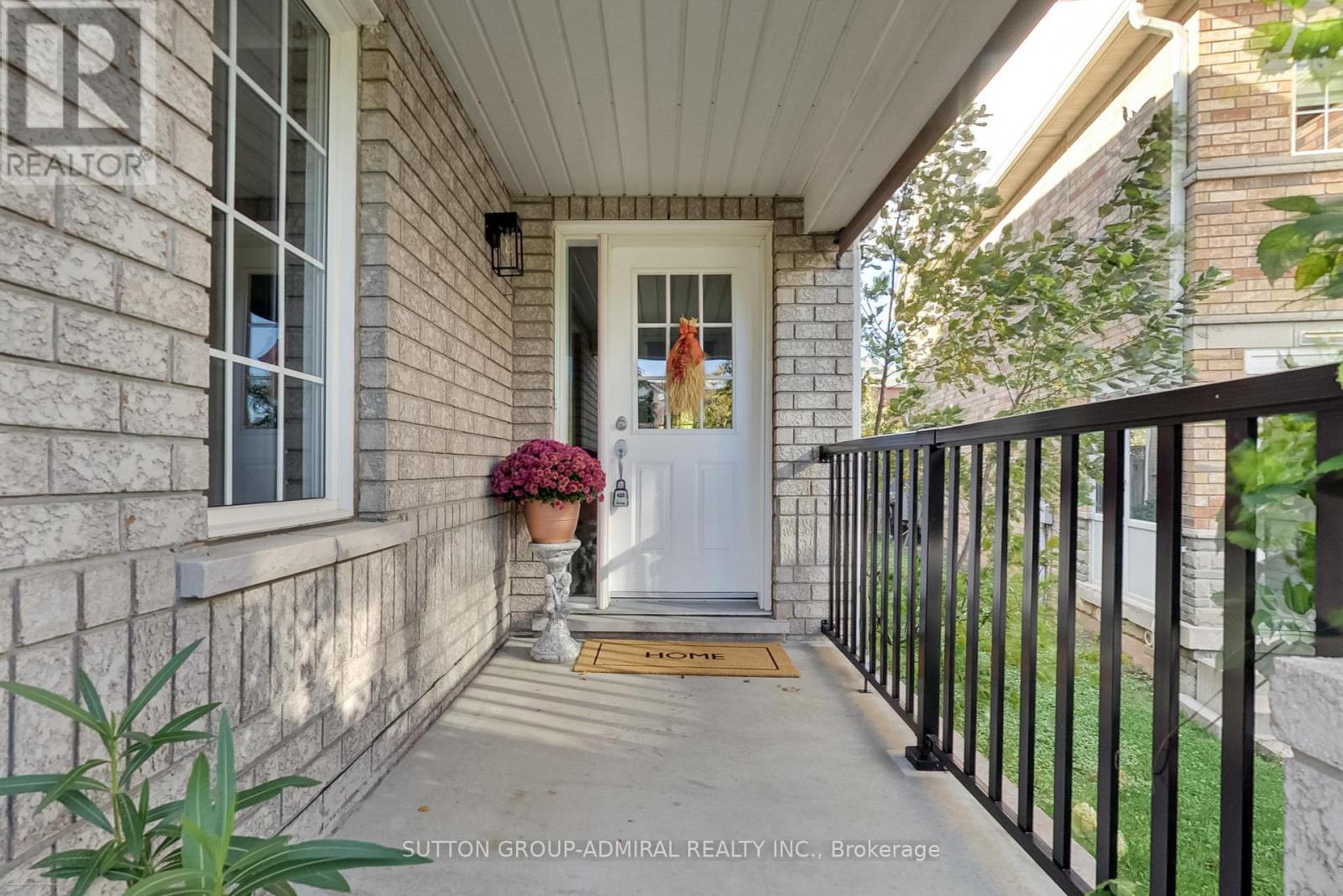 429 Stonetree Court, Mississauga, Ontario  L5H 4H3 - Photo 5 - W12478912