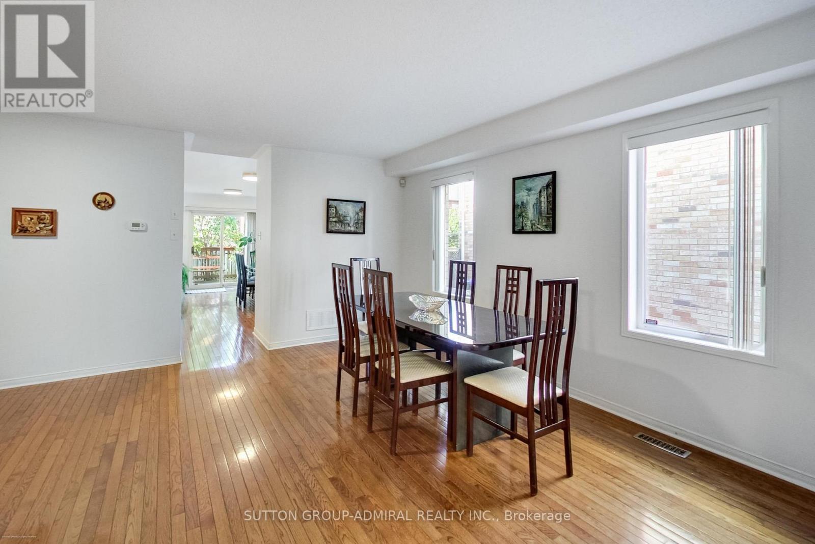 429 Stonetree Court, Mississauga, Ontario  L5H 4H3 - Photo 8 - W12478912