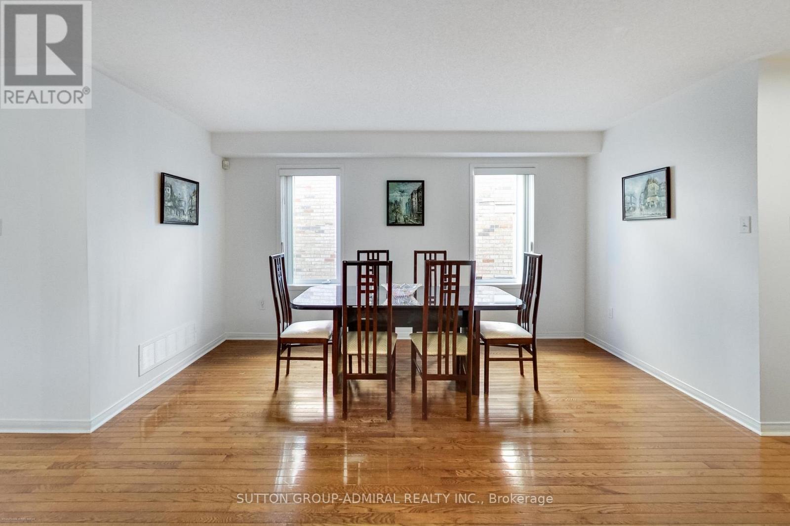 429 Stonetree Court, Mississauga, Ontario  L5H 4H3 - Photo 9 - W12478912