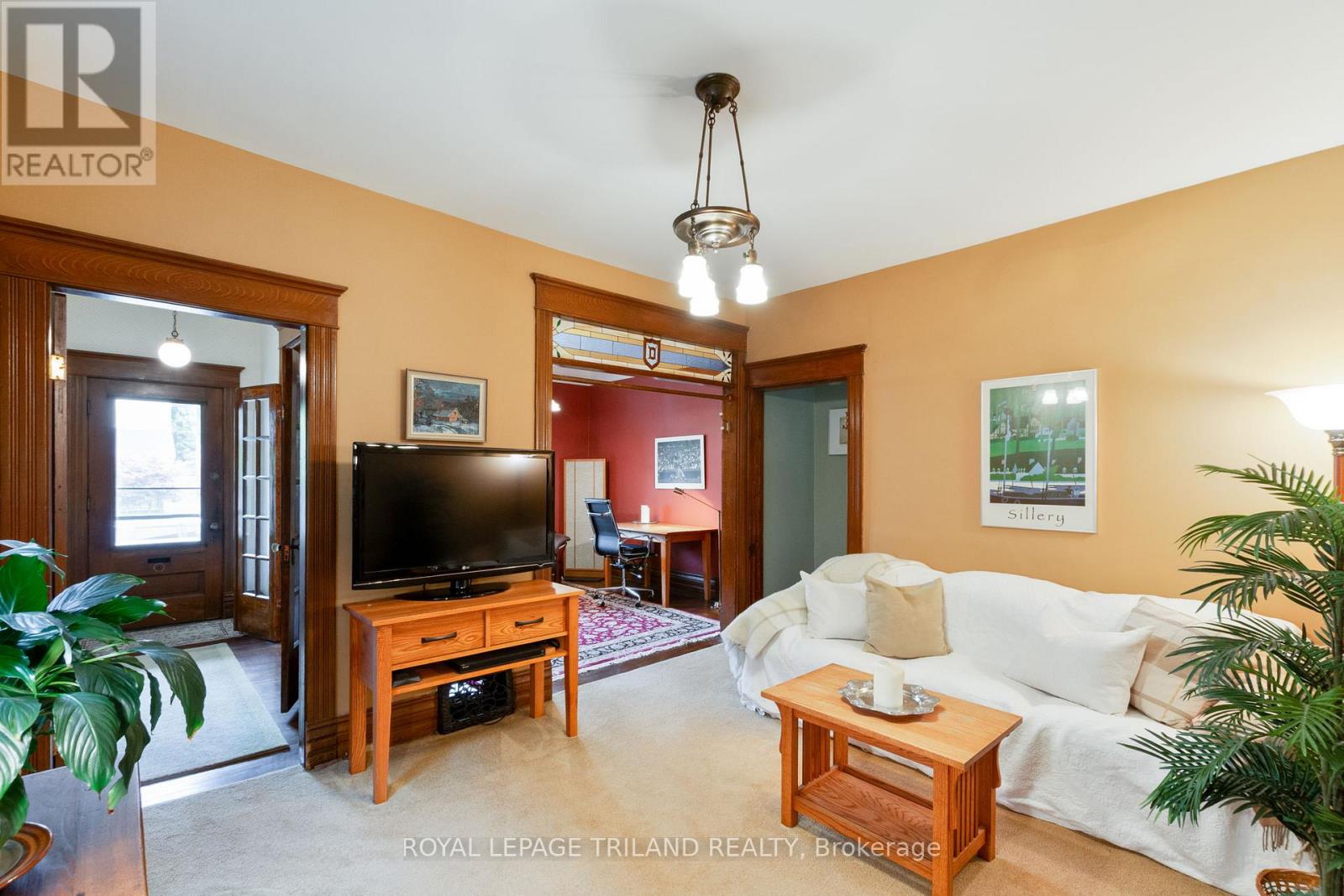 74 Byron Avenue E, London South, Ontario  N6C 1C7 - Photo 5 - X12478880