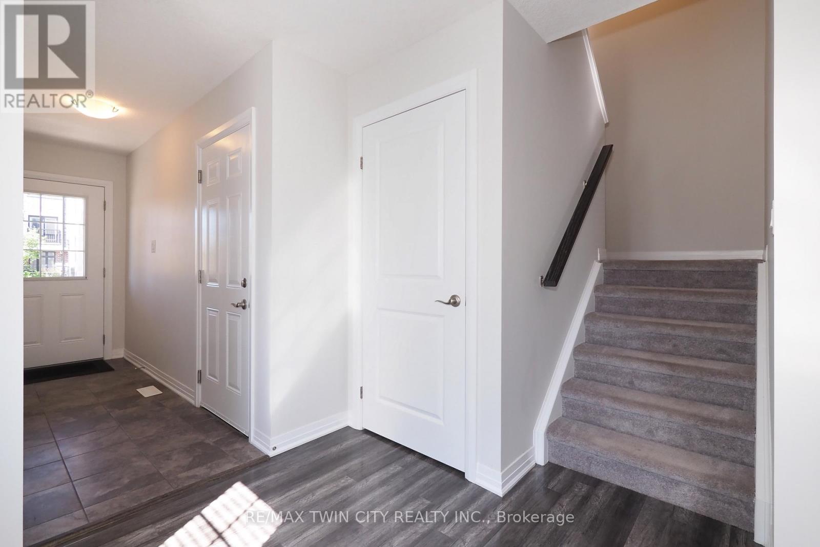 181 South Creek Drive, Kitchener, Ontario  N2P 0E1 - Photo 15 - X12478855