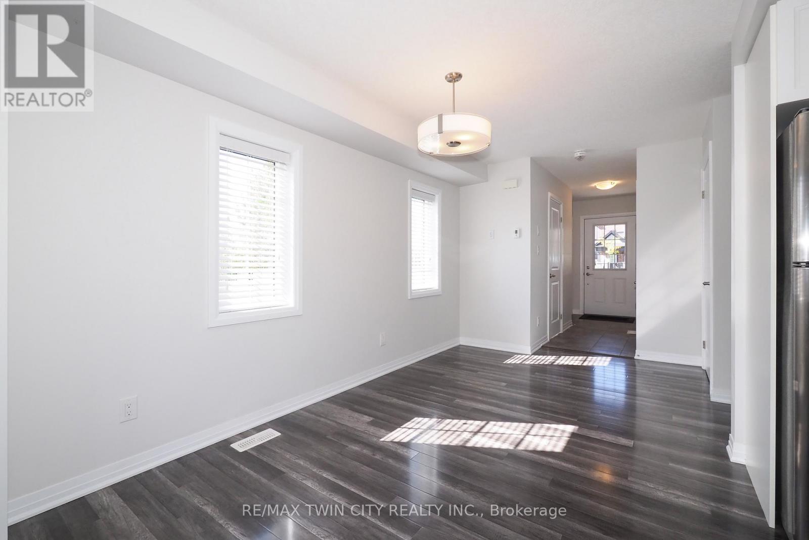 181 South Creek Drive, Kitchener, Ontario  N2P 0E1 - Photo 5 - X12478855
