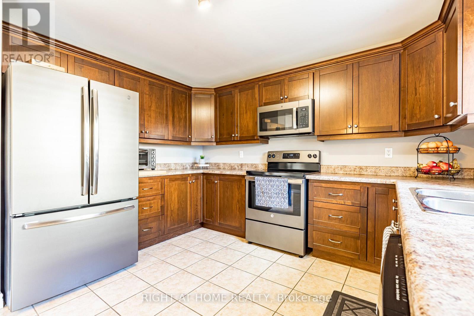 28 Springbreeze Heights W, Hamilton, Ontario  L8E 0A4 - Photo 10 - X12478907