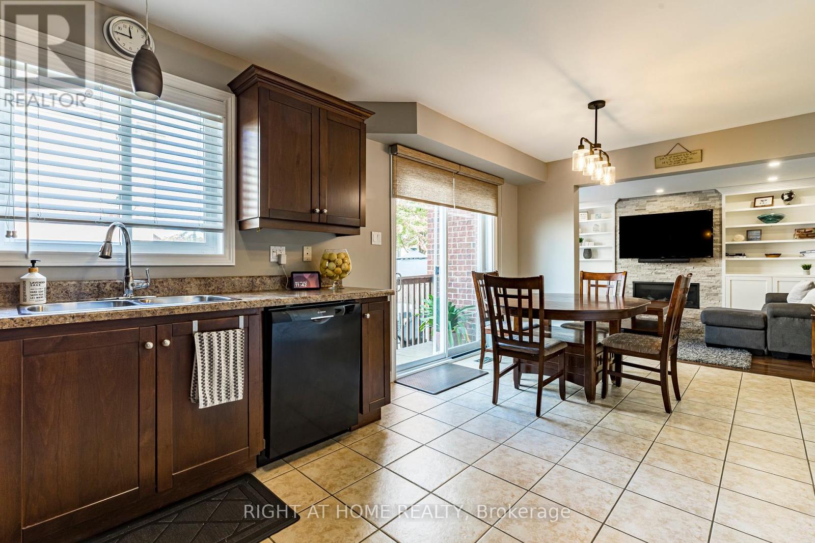 28 Springbreeze Heights W, Hamilton, Ontario  L8E 0A4 - Photo 11 - X12478907