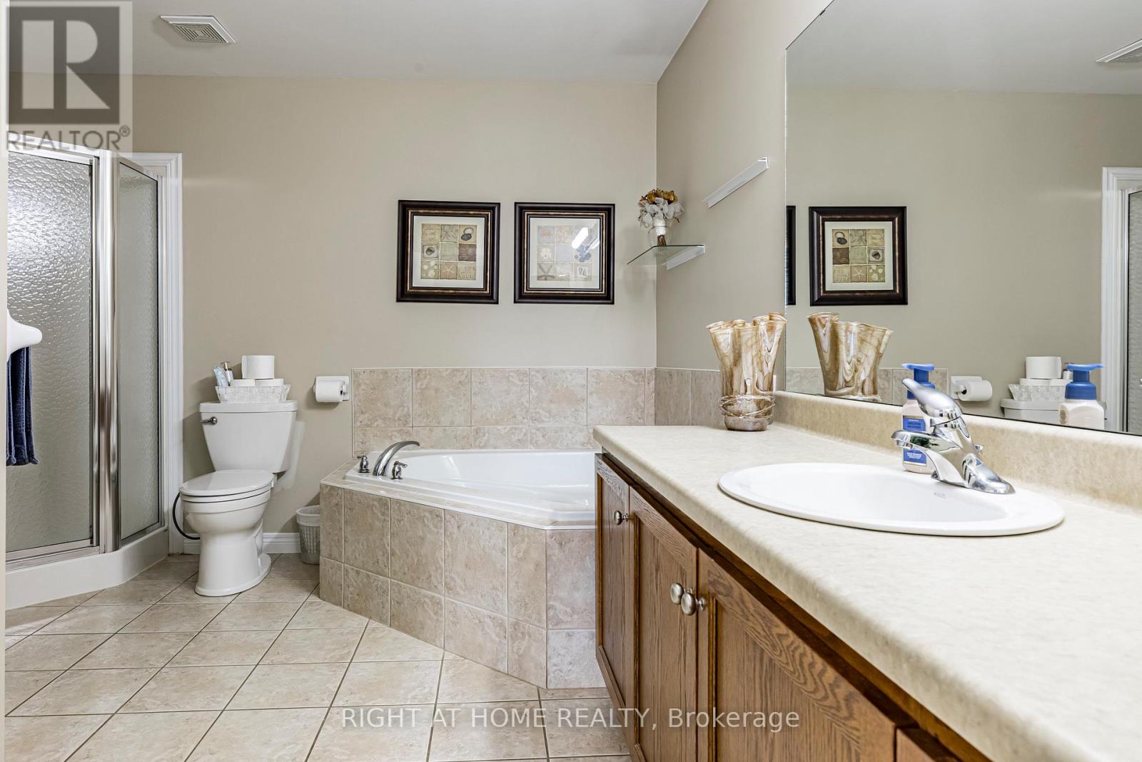 28 Springbreeze Heights W, Hamilton, Ontario  L8E 0A4 - Photo 17 - X12478907