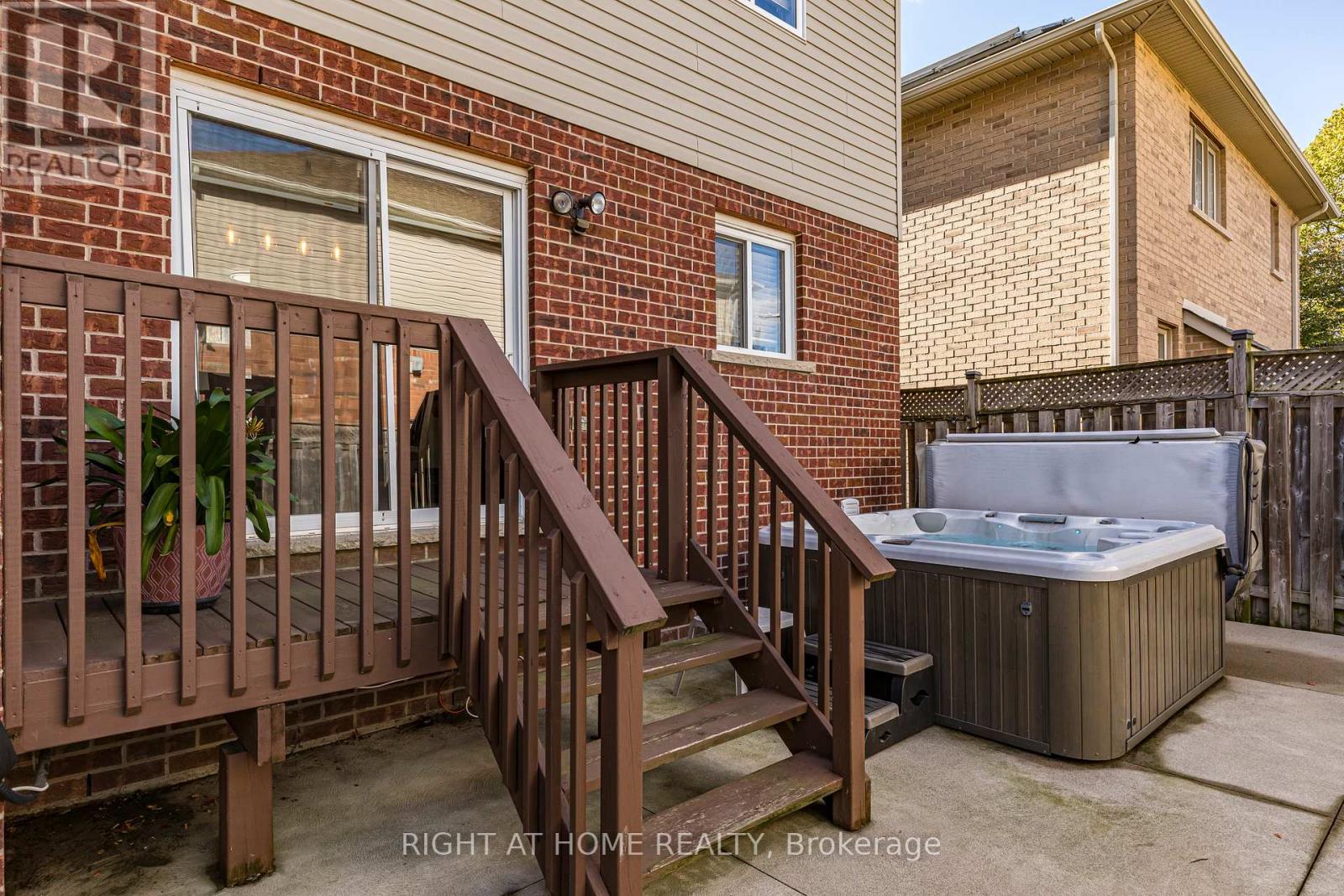 28 Springbreeze Heights W, Hamilton, Ontario  L8E 0A4 - Photo 22 - X12478907