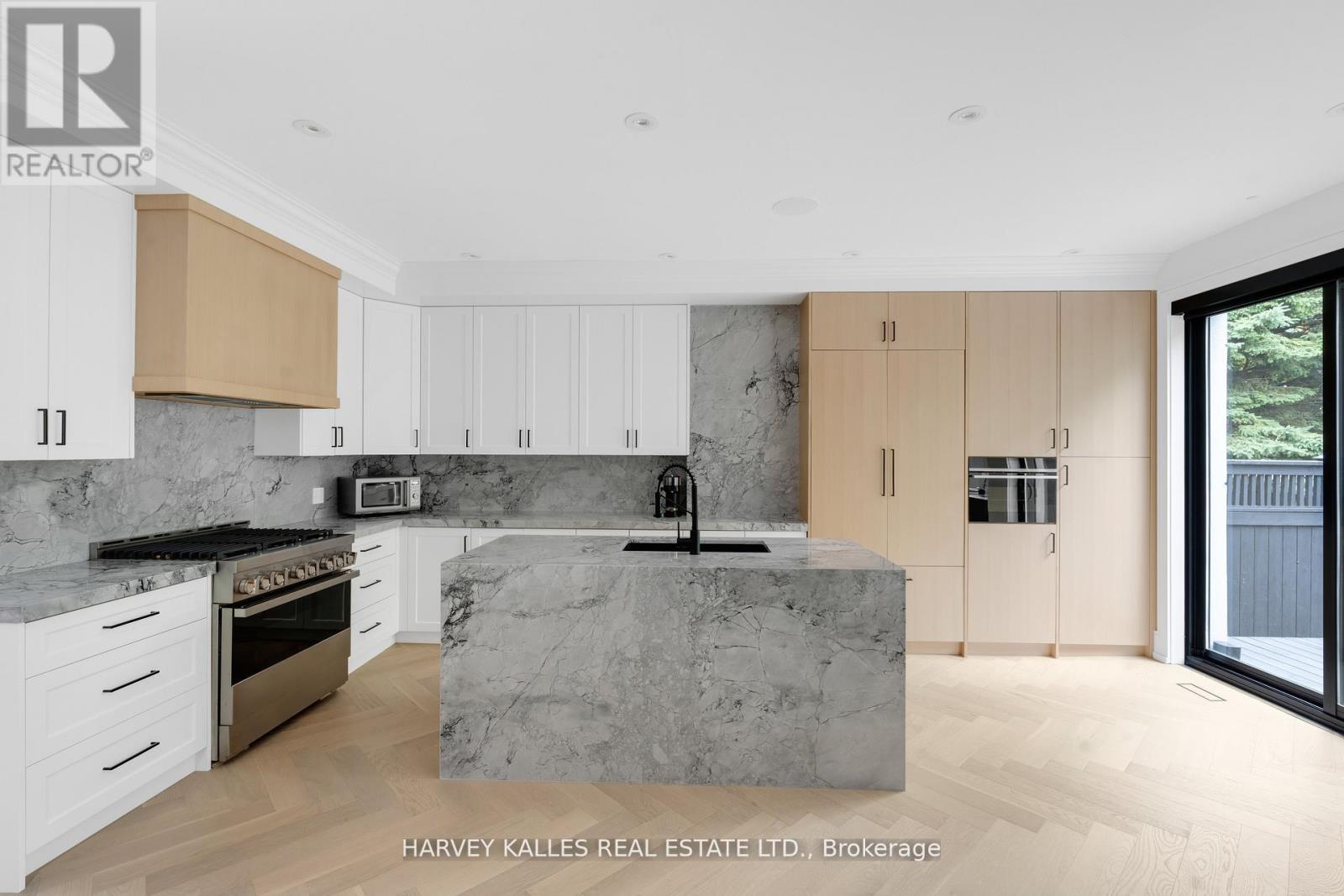 233 Macpherson Avenue, Toronto, Ontario  M4V 1A1 - Photo 8 - C12478994